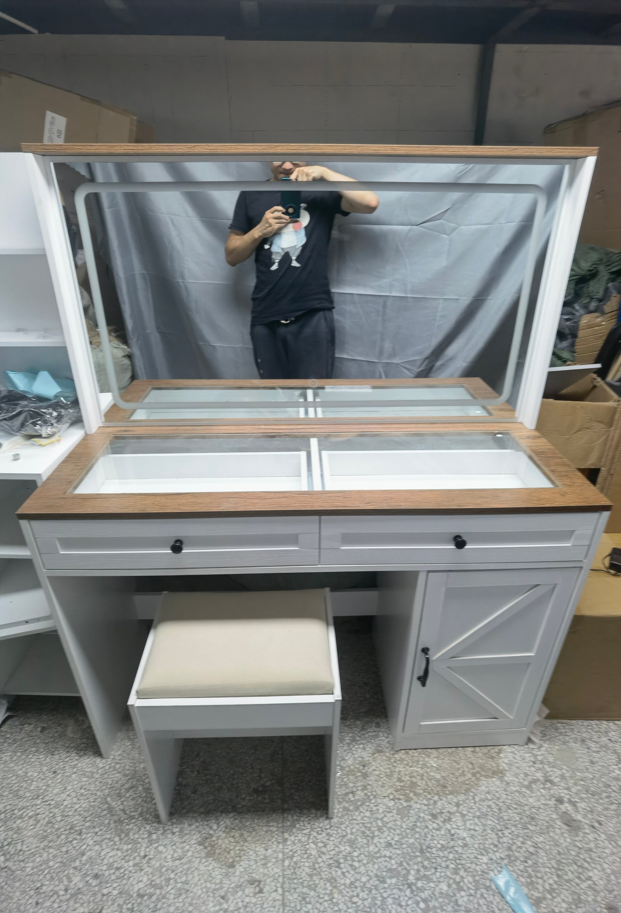 HAOYYE Makeup Vanity Table with LED Light, Large Mirror, Adjustable Brightness, Dressing Table Desk with 3 Drawers, Black Vanity Desk with Stool, Sturdy Space-Saving Design