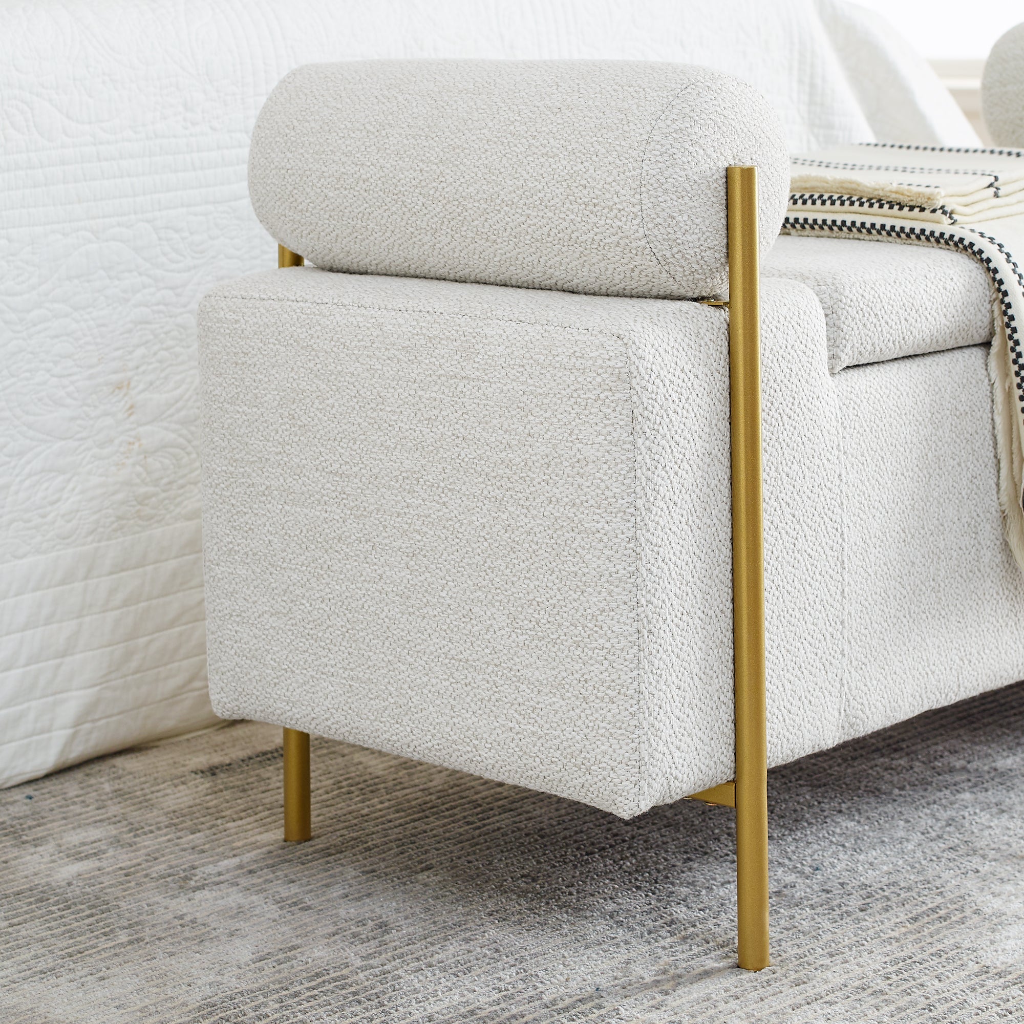 HAOYYE Elegant Upholstered Linen Storage Bench with Cylindrical Arms and Iron Legs for Hallway Living Room Bedroom, White Sturdy Space-Saving Heavy Duty Modern Design Adults Dorm Room Easy Assembly