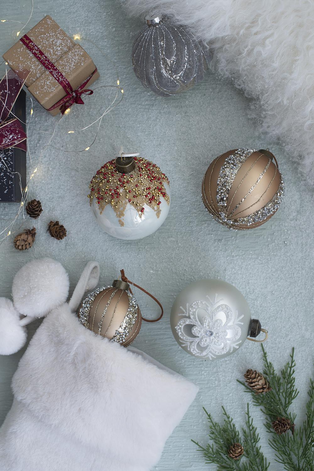HAOYYE D3" Christmas Ball Ornaments, Glass Decorative Hanging Ball Christmas Tree Ornaments for Holiday Party Decorations, Set of 12 Sturdy Space-Saving Heavy Duty Modern Design Adults Dorm Room