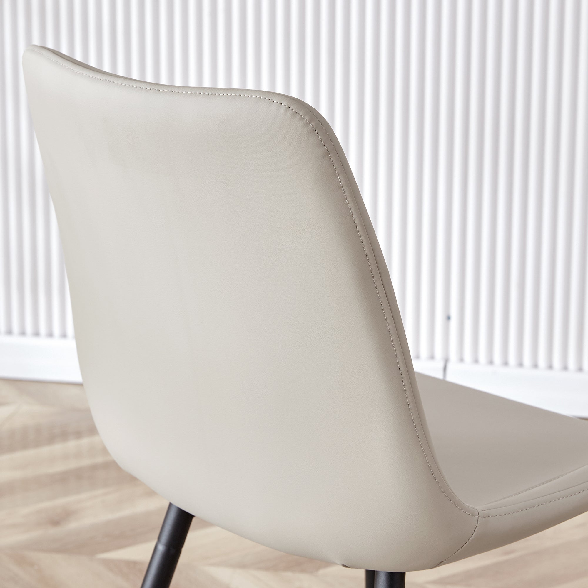 HAOYYE Light Gray Faux Leather Dining Chair, Cushioned Backrest, Black Metal Legs, Widened Seat Design, Comfortable and Stylish, Perfect for Restaurants, Kitchens, Bedrooms, and Offices (Set of 4)