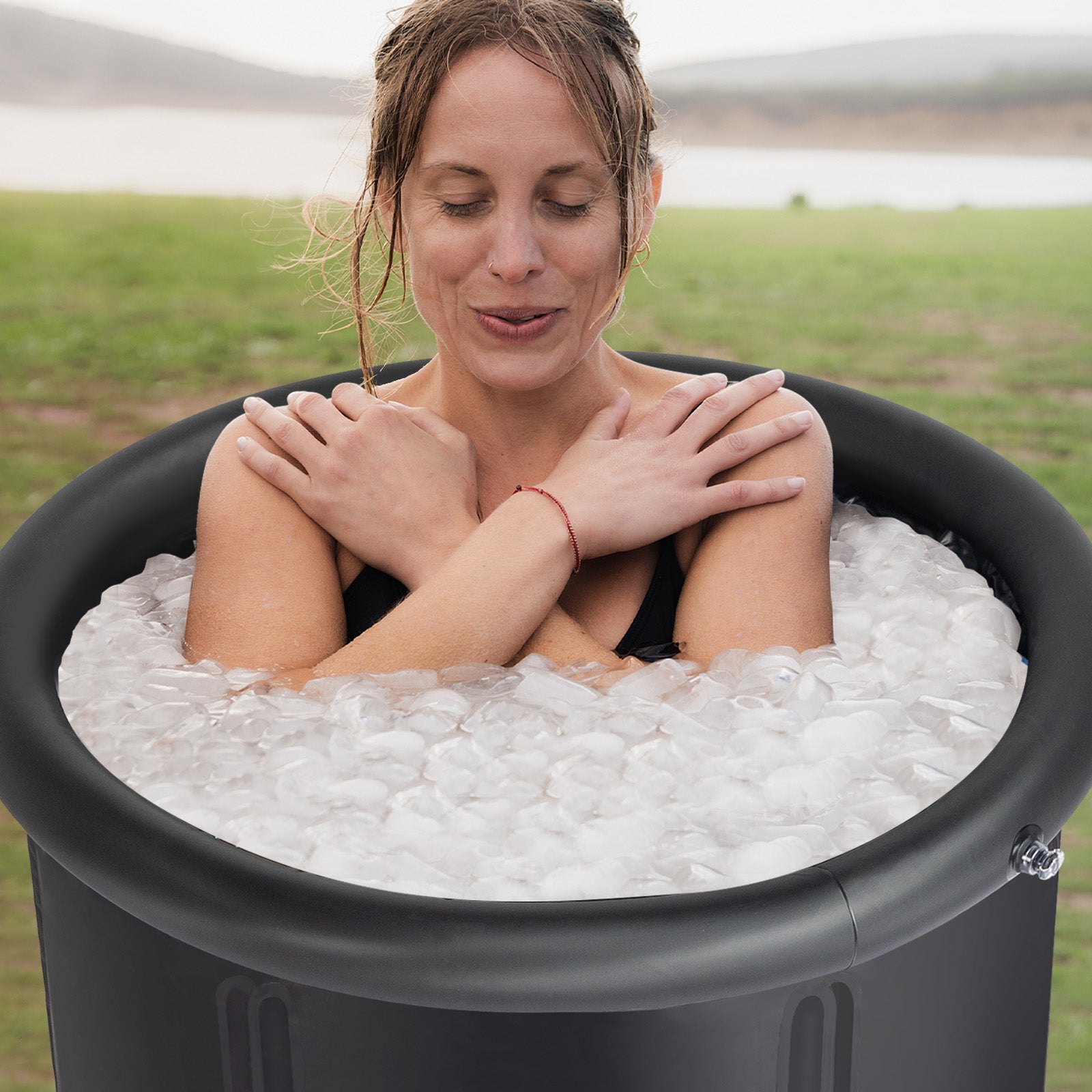 HAOYYE Ice Bath Tub for Athletes with Lid 105 Gallon Cold Plunge Tub for Recovery Portable Multi Layered Black Ice Soaking Tub for Sports Muscle Therapy Post Workout Outdoor Indoor Use