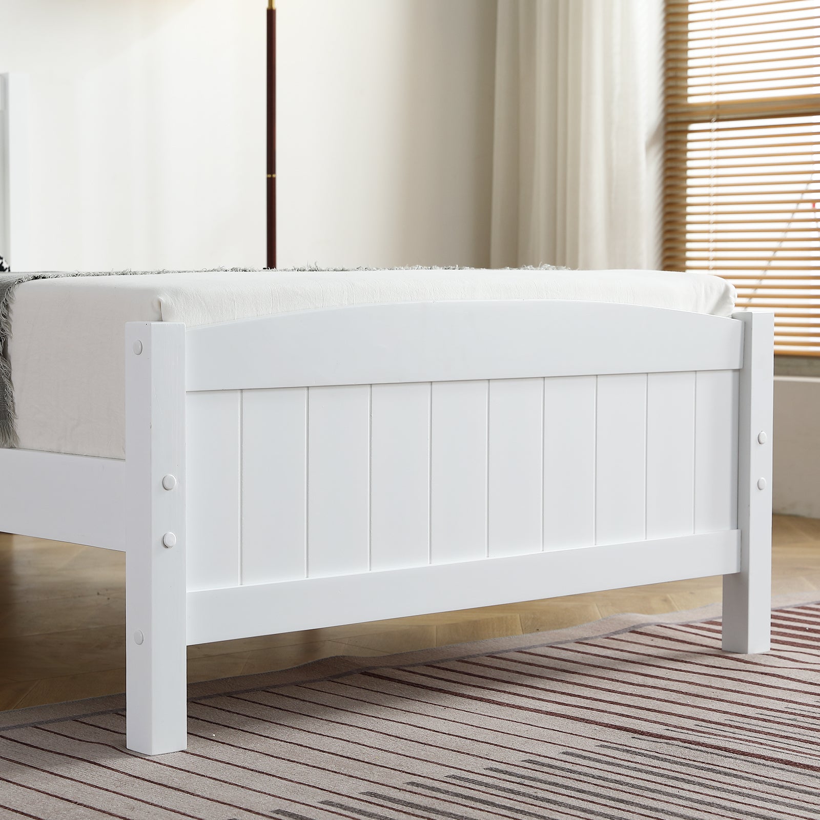 HAOYYE FCH Twin Size Pine Wood Bed with Single-Layer Core, Vertical Stripe Full-Board Design, Curved Headboard and Matching Footboard, Modern White Wooden Bed Frame for Bedroom, Durable, Stylish, Easy Assembly