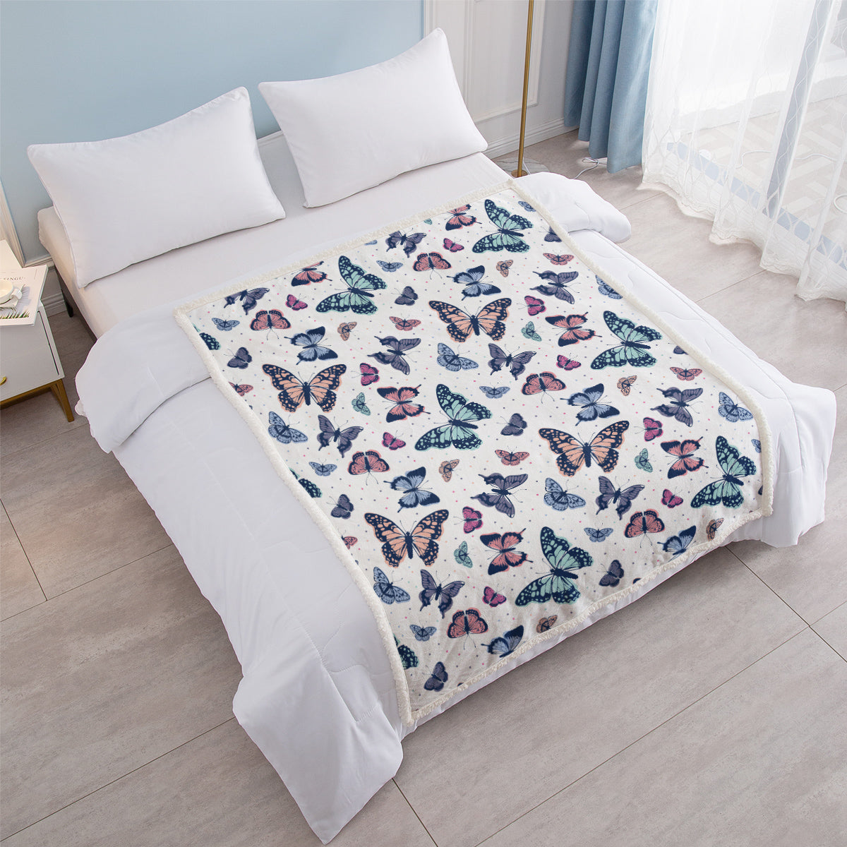 HAOYYE Garden Butterfly Sherpa Throw Blanket, Soft Plush Lightweight Blanket with Colorful Purple Butterfly Design, Ideal Gifts for Women, Boys, Girls, and Butterfly Enthusiasts, Cozy and Stylish Home Décor