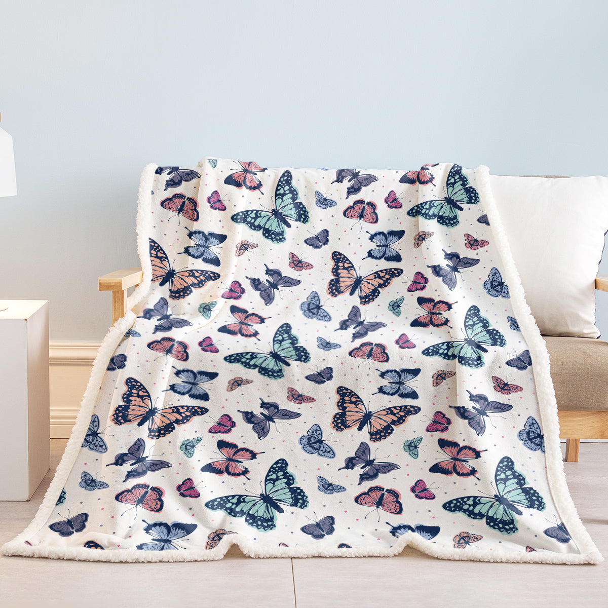HAOYYE Garden Butterfly Sherpa Throw Blanket, Soft Plush Lightweight Blanket with Colorful Purple Butterfly Design, Ideal Gifts for Women, Boys, Girls, and Butterfly Enthusiasts, Cozy and Stylish Home Décor