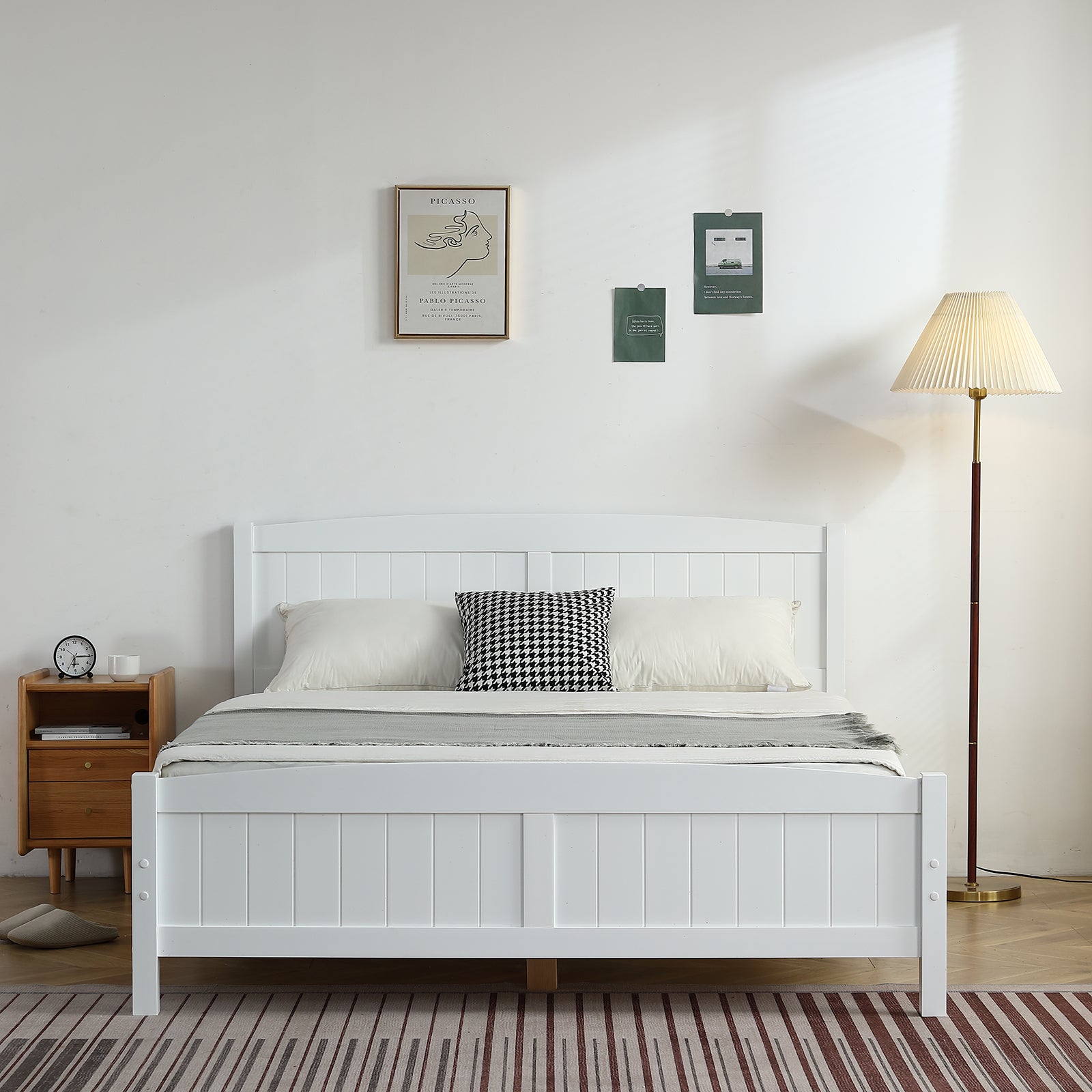 HAOYYE FCH Queen Size Wooden Bed with Pine Vertical Stripe Curved Headboard, White Bed Frame with Matching Tail, Sturdy & Stylish Design for Bedroom, Easy Assembly