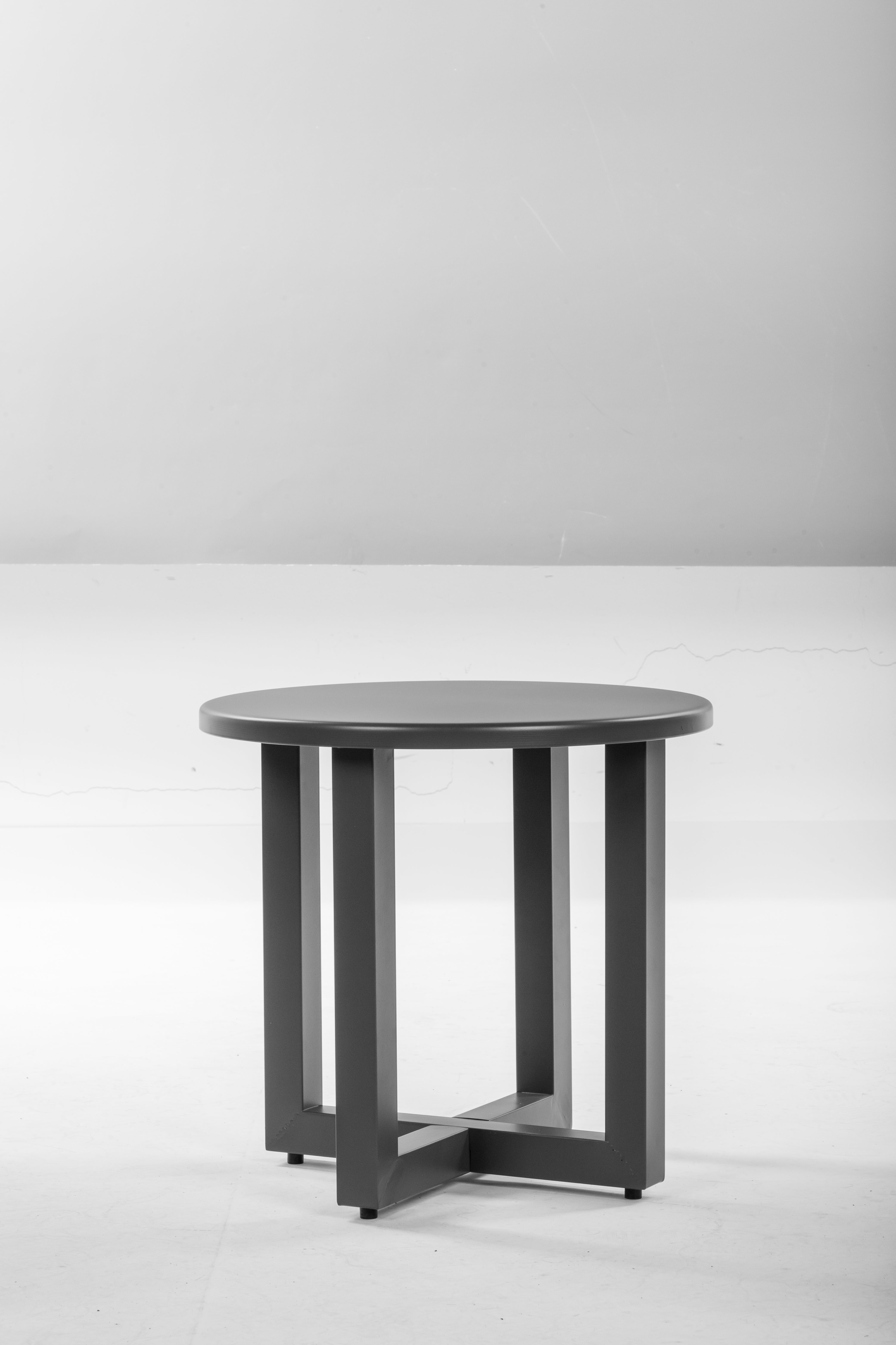 HAOYYE Outdoor Metal Round Table Weather Resistant Patio End Table Side Table Coffee Bistro Table Versatile Grey Finish for Indoor and Outdoor Use Durable Modern Design for Balcony Living Room Garden