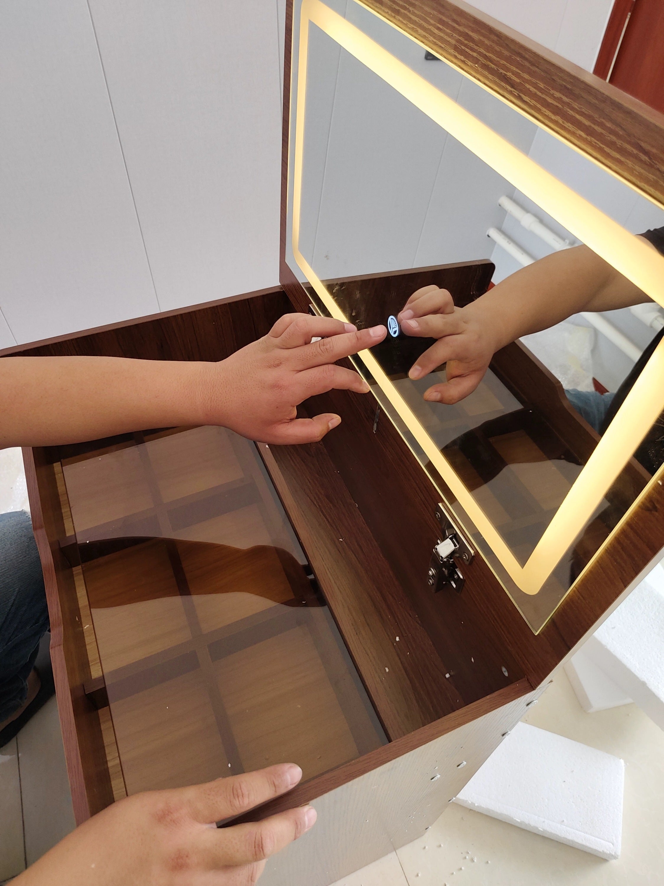 HAOYYE  3 in 1 Vanity Desk with Plip Top Mirror,Small Make Up Vanity Set with Visible Glass Desktop,Compact Makeup Vanity with 3 Drawers,Cushioned Tool,Dressing Table for Bedroom