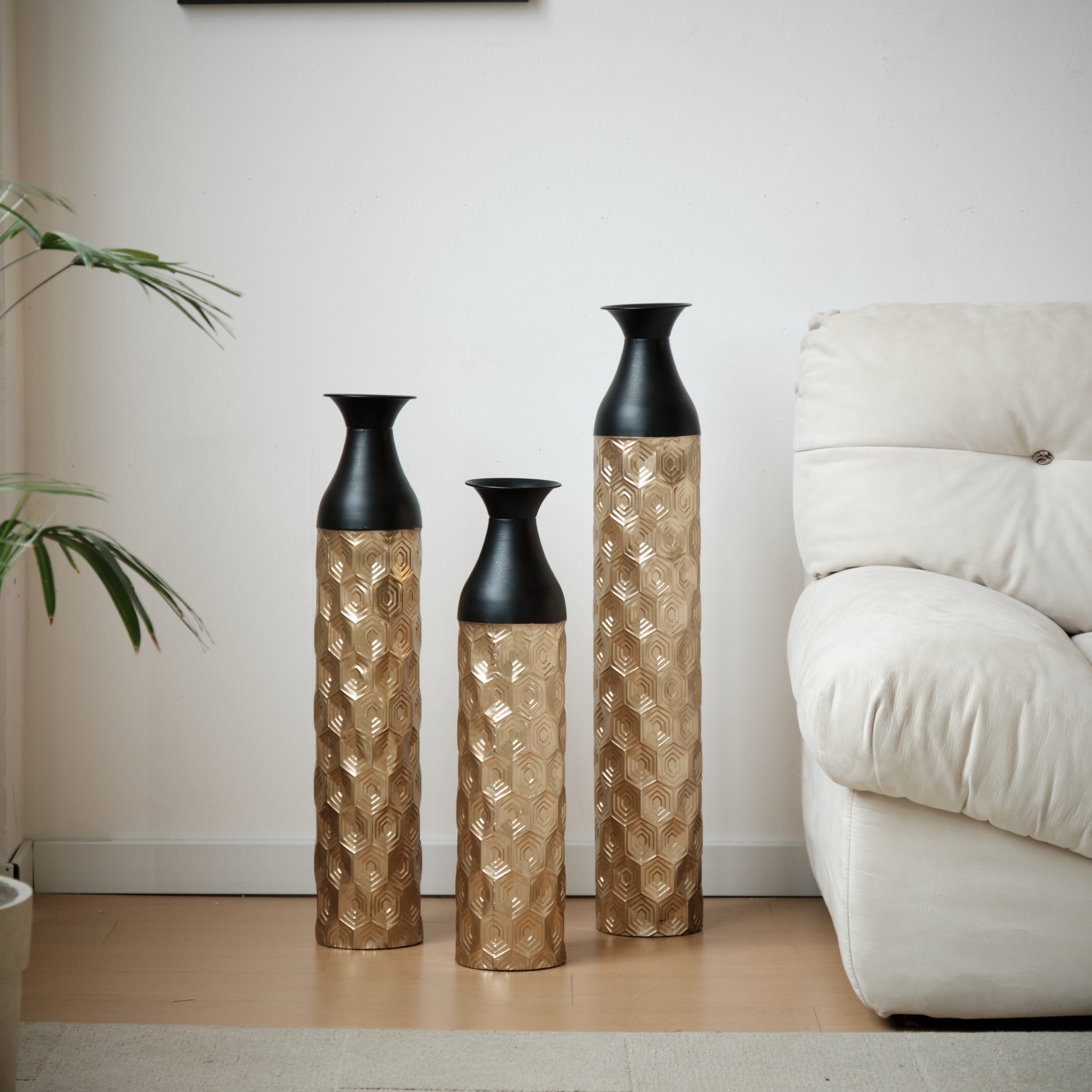 HAOYYE Floor Metal Vases Decorated White Metal vases Set of 3 gorgeous home decoration large glazed metal vases 24.8in/29in/33.8in height Sturdy Space-Saving Heavy Duty Modern Design Adults Dorm Room