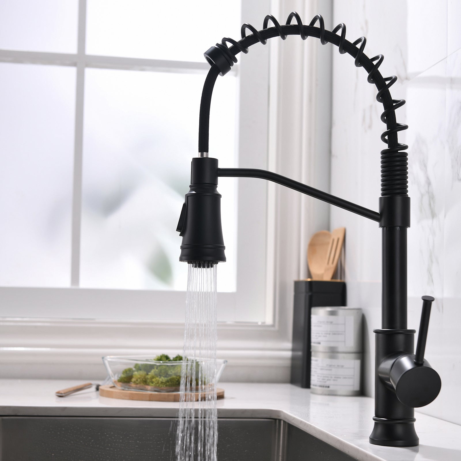 HAOYYE Kitchen Faucet with Pull Out Sprayer Black Stainless Steel Single Handle Kitchen Sink Faucets Sturdy Space-Saving Heavy Duty Modern Design Adults Dorm Room Easy Assembly Bedroom Furniture