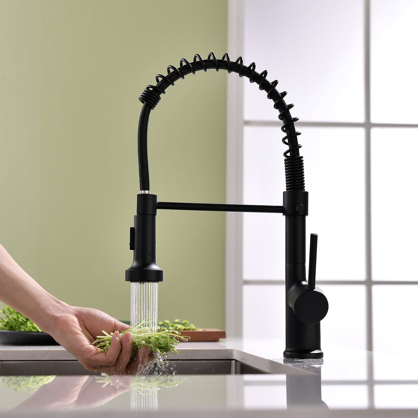 HAOYYE Commercial Black Kitchen Faucet with Pull Down Sprayer, Single Handle Single Lever Kitchen Sink Faucet Sturdy Space-Saving Heavy Duty Modern Design Adults Dorm Room Easy Assembly