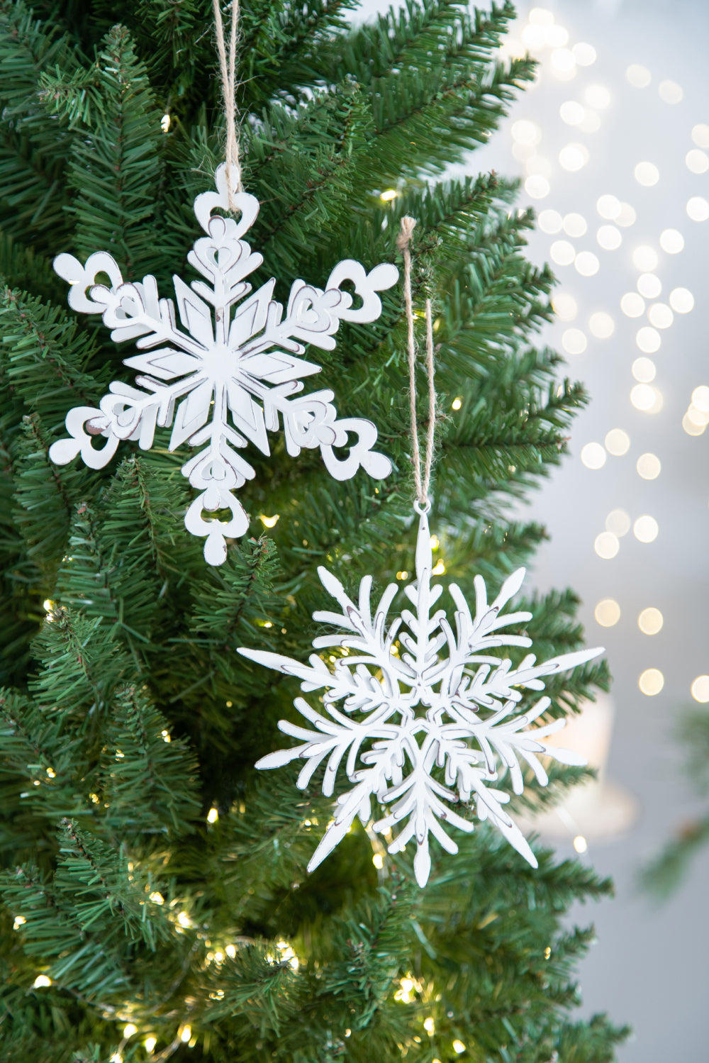 HAOYYE Set of 6 Iron Snowflake Hanger, Decorative Hanging Ball Christmas Tree Ornaments for Holiday Party Decorations Sturdy Space-Saving Heavy Duty Modern Design Adults Dorm Room Easy Assembly
