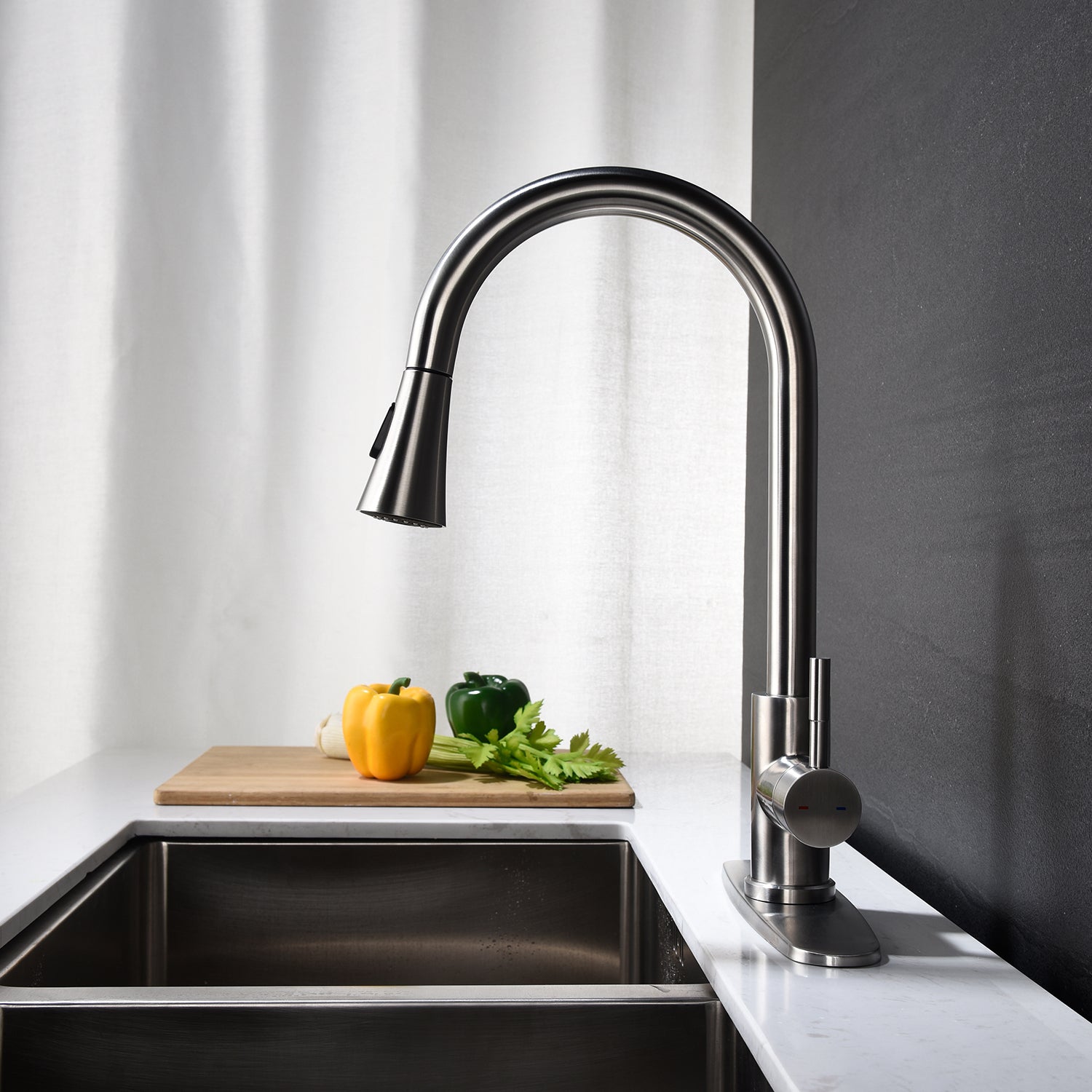 HAOYYE Kitchen Faucet with Pull Out Spraye Sturdy Space-Saving Heavy Duty Modern Design Adults Dorm Room Easy Assembly Bedroom Furniture