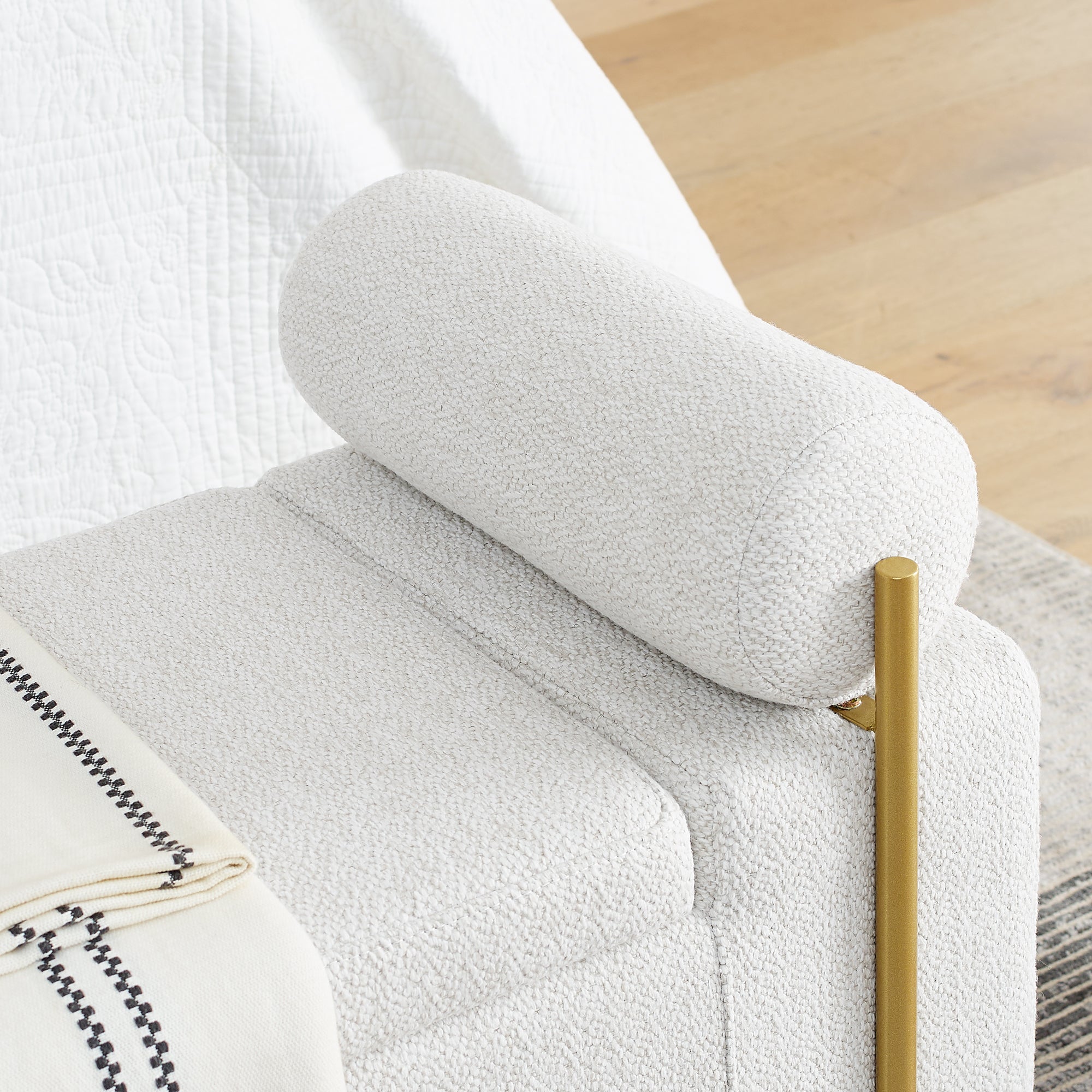 HAOYYE Elegant Upholstered Linen Storage Bench with Cylindrical Arms and Iron Legs for Hallway Living Room Bedroom, White Sturdy Space-Saving Heavy Duty Modern Design Adults Dorm Room Easy Assembly