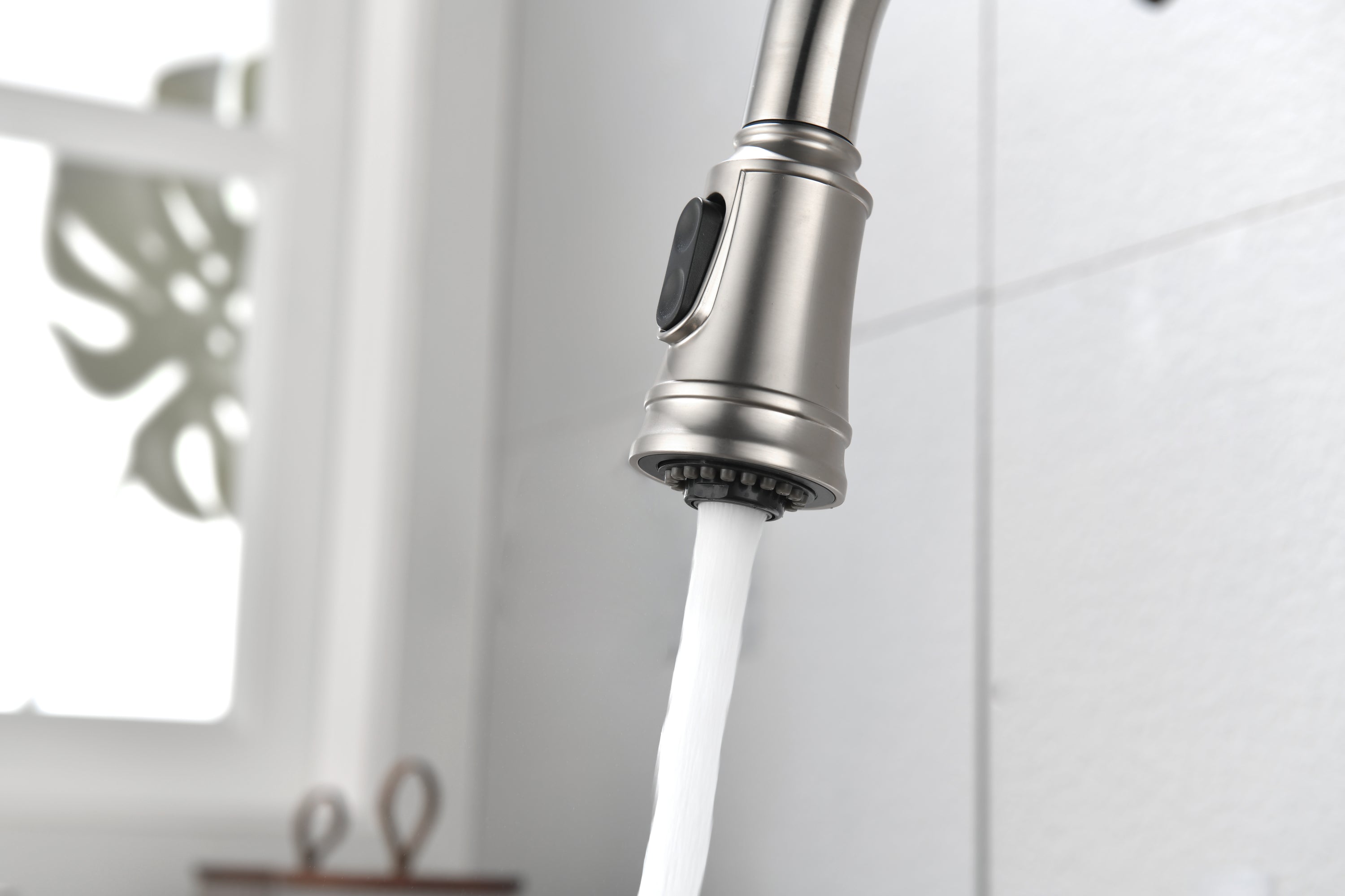 HAOYYE Single Handle High Arc Pull Out Kitchen Faucet,Single Level Stainless Steel Kitchen Sink Faucets with Pull Down Sprayer Sturdy Space-Saving Heavy Duty Modern Design Adults Dorm Room Easy Assembly