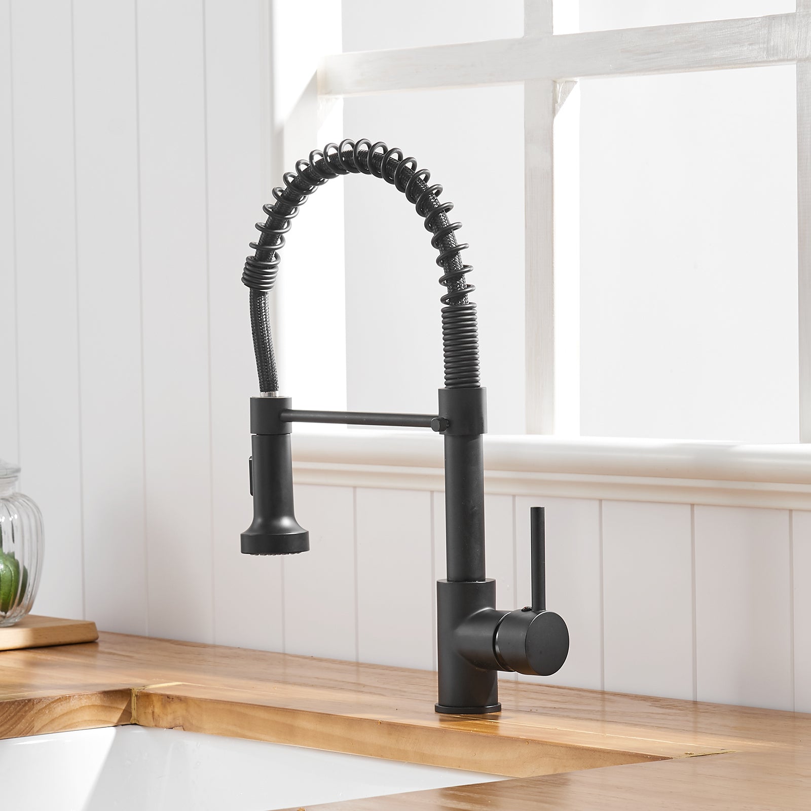 HAOYYE Commercial Black Kitchen Faucet with Pull Down Sprayer, Single Handle Single Lever Kitchen Sink Faucet Sturdy Space-Saving Heavy Duty Modern Design Adults Dorm Room Easy Assembly