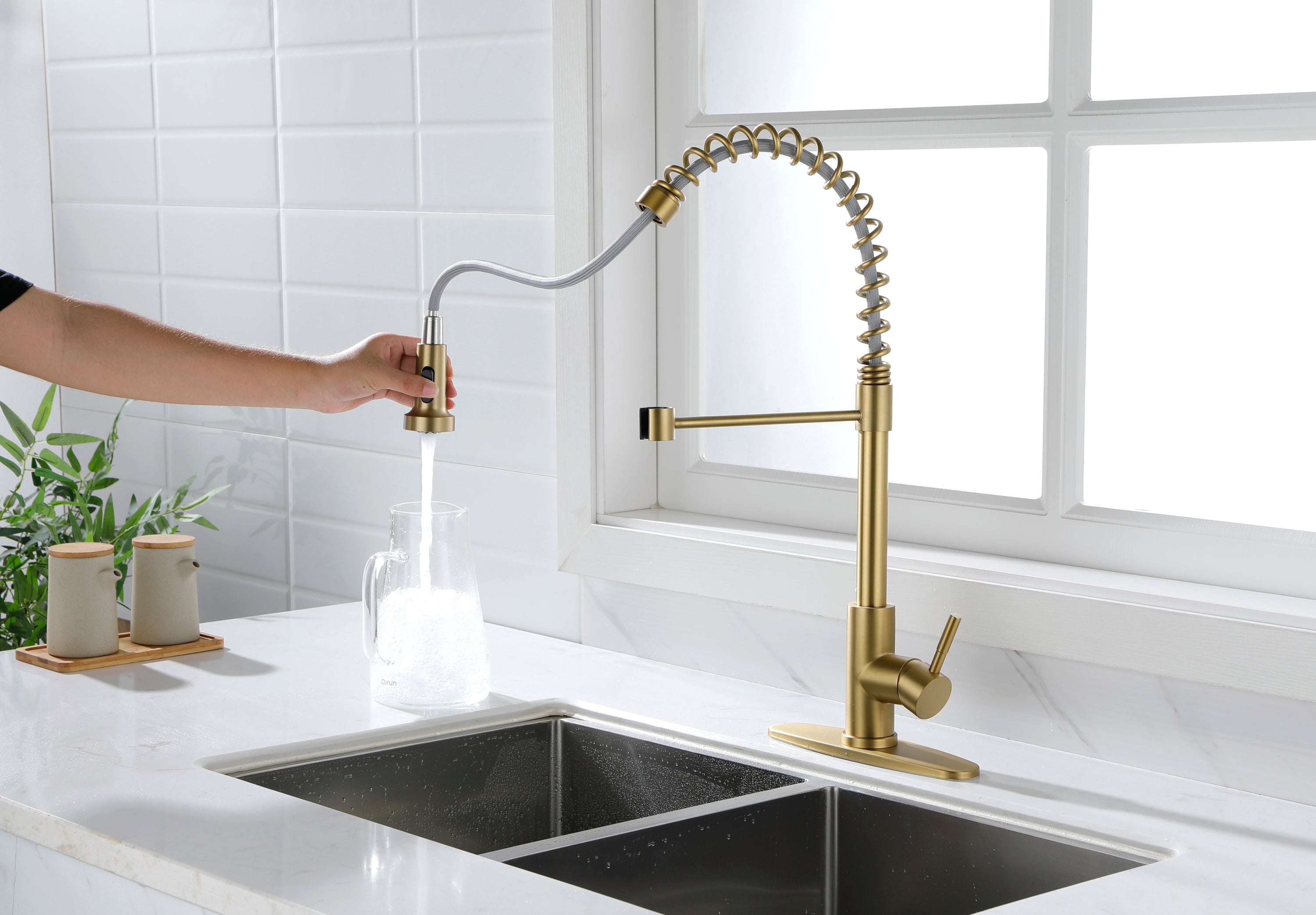 HAOYYE Kitchen Faucet with Pull Out Spraye Sturdy Space-Saving Heavy Duty Modern Design Adults Dorm Room Easy Assembly Bedroom Furniture