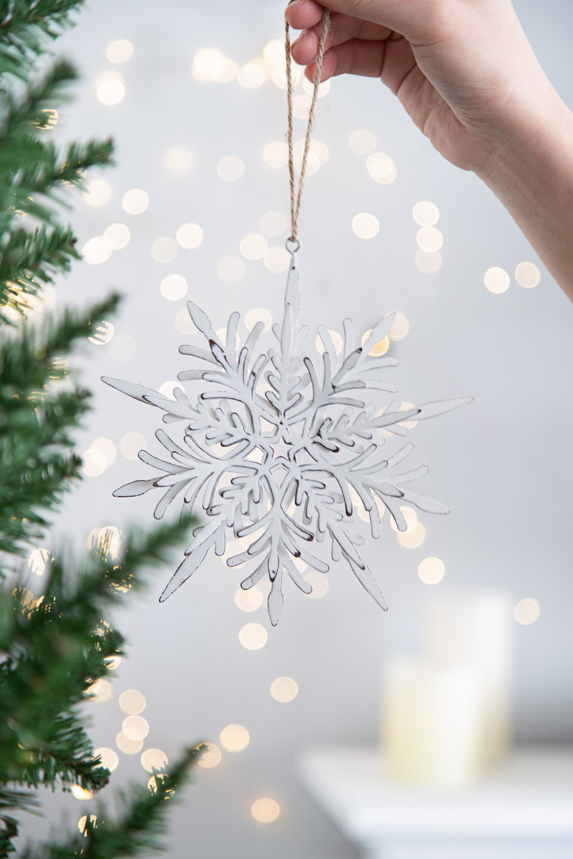HAOYYE Set of 6 Iron Snowflake Hanger, Decorative Hanging Ball Christmas Tree Ornaments for Holiday Party Decorations Sturdy Space-Saving Heavy Duty Modern Design Adults Dorm Room Easy Assembly