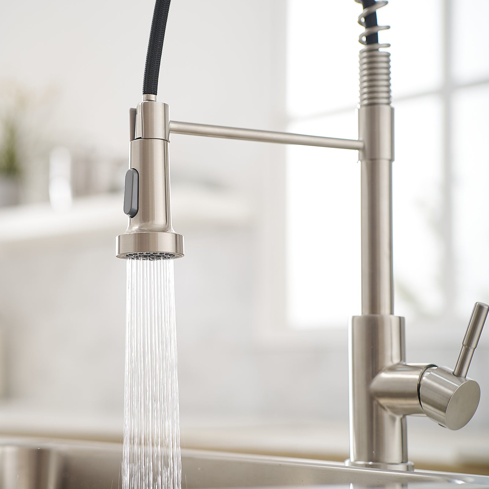 HAOYYE Commercial Brushed Nickel Kitchen Faucet with Pull Out Sprayer, Single Handle Single Lever Kitchen Sink Faucet Sturdy Space-Saving Heavy Duty Modern Design Adults Dorm Room Easy Assembly