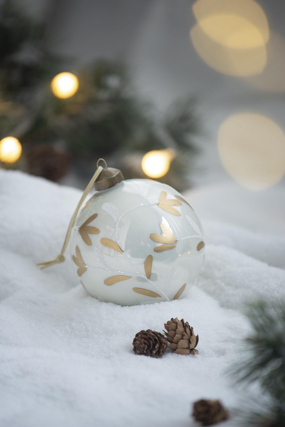 HAOYYE D3.9" Christmas Ball Ornaments, Glass Decorative Hanging Ball Christmas Tree Ornaments for Holiday Party Decorations, Set of 6 Sturdy Space-Saving Heavy Duty Modern Design Adults Dorm Room