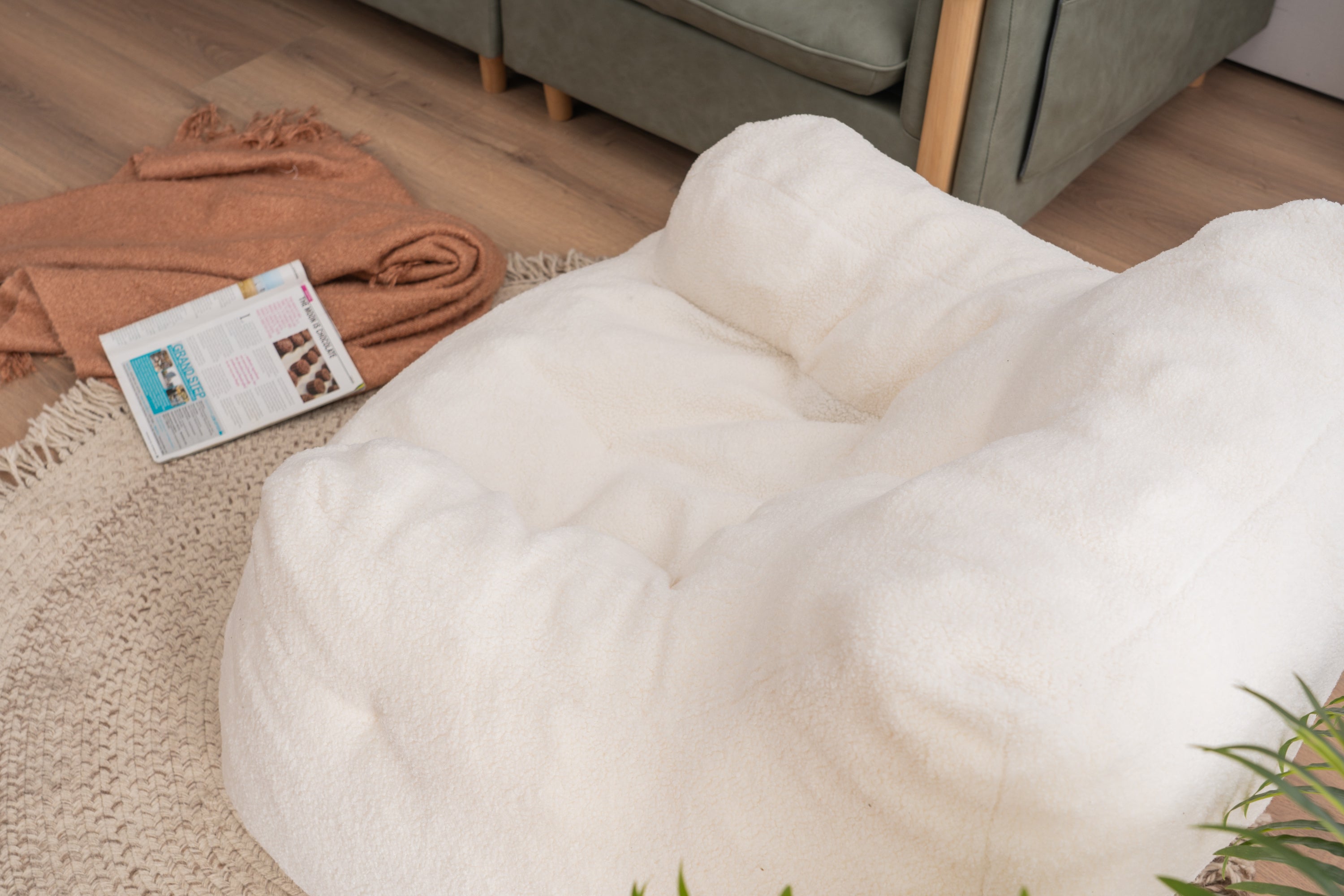Haoyye Ivory Teddy Fabric Bean Bag Chair, Soft Tufted Foam Lounge Chair with Ergonomic Backrest, No Assembly Needed, Modern Floor Seating for Living Room, Bedroom or Lounge Area, Stylish Space-Saving Comfortable Accent Furniture