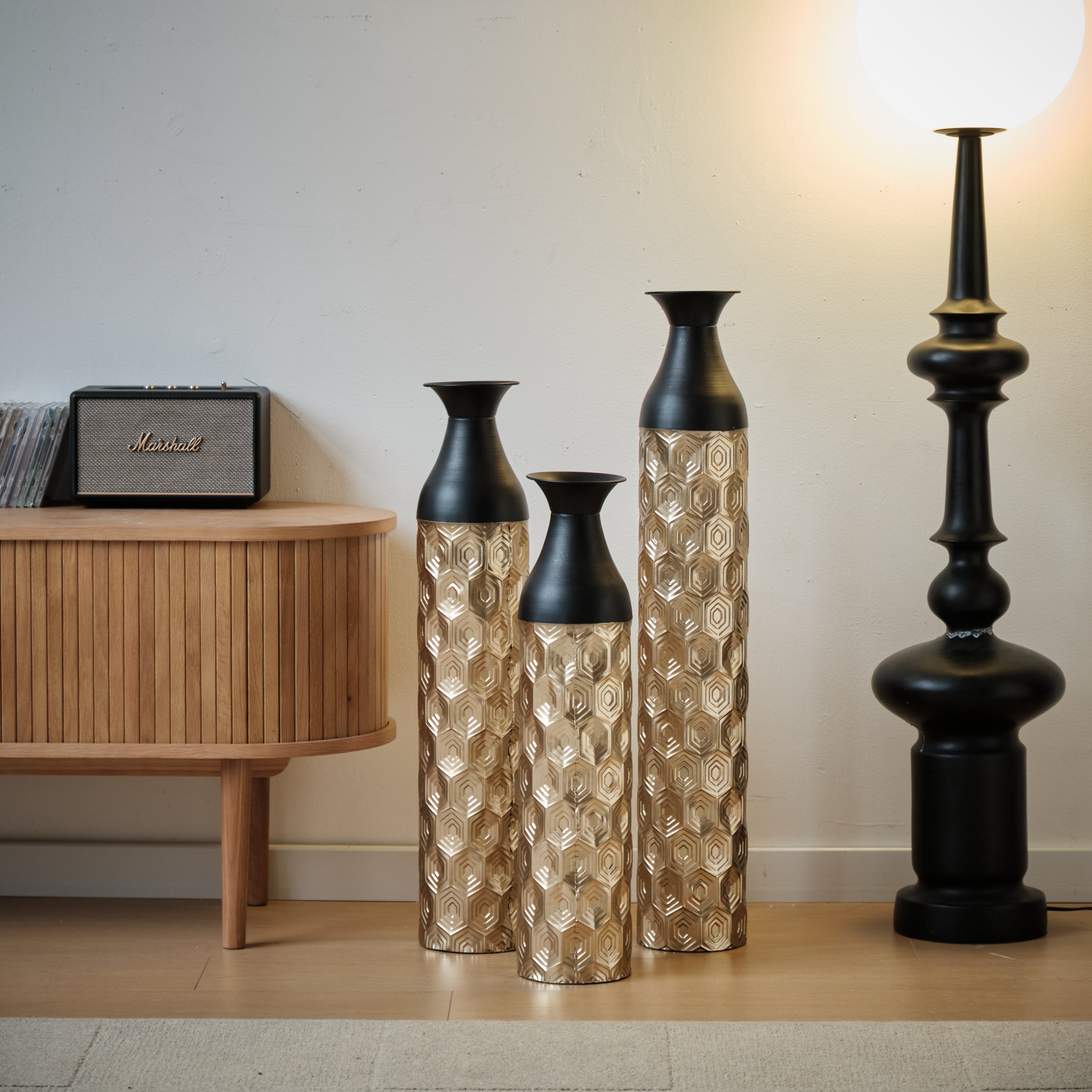 HAOYYE Floor Metal Vases Decorated White Metal vases Set of 3 gorgeous home decoration large glazed metal vases 24.8in/29in/33.8in height Sturdy Space-Saving Heavy Duty Modern Design Adults Dorm Room