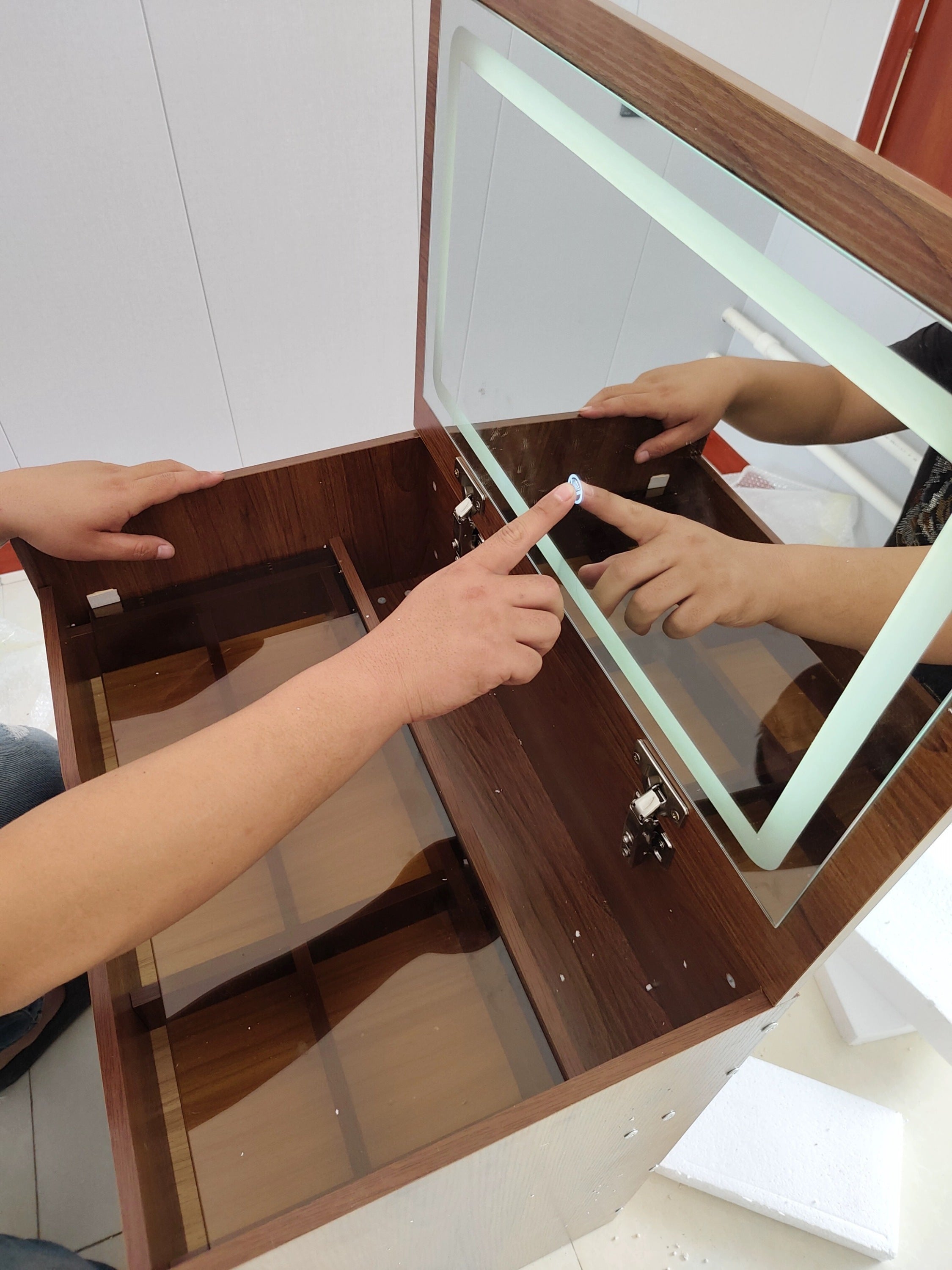 HAOYYE  3 in 1 Vanity Desk with Plip Top Mirror,Small Make Up Vanity Set with Visible Glass Desktop,Compact Makeup Vanity with 3 Drawers,Cushioned Tool,Dressing Table for Bedroom