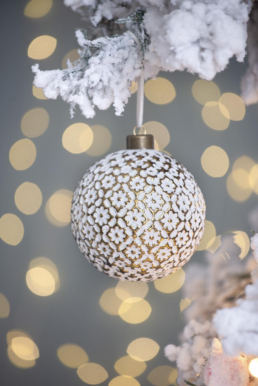 HAOYYE D3.9" Christmas Ball Ornaments, Glass Decorative Hanging Ball Christmas Tree Ornaments for Holiday Party Decorations, Set of 6 Sturdy Space-Saving Heavy Duty Modern Design Adults Dorm Room