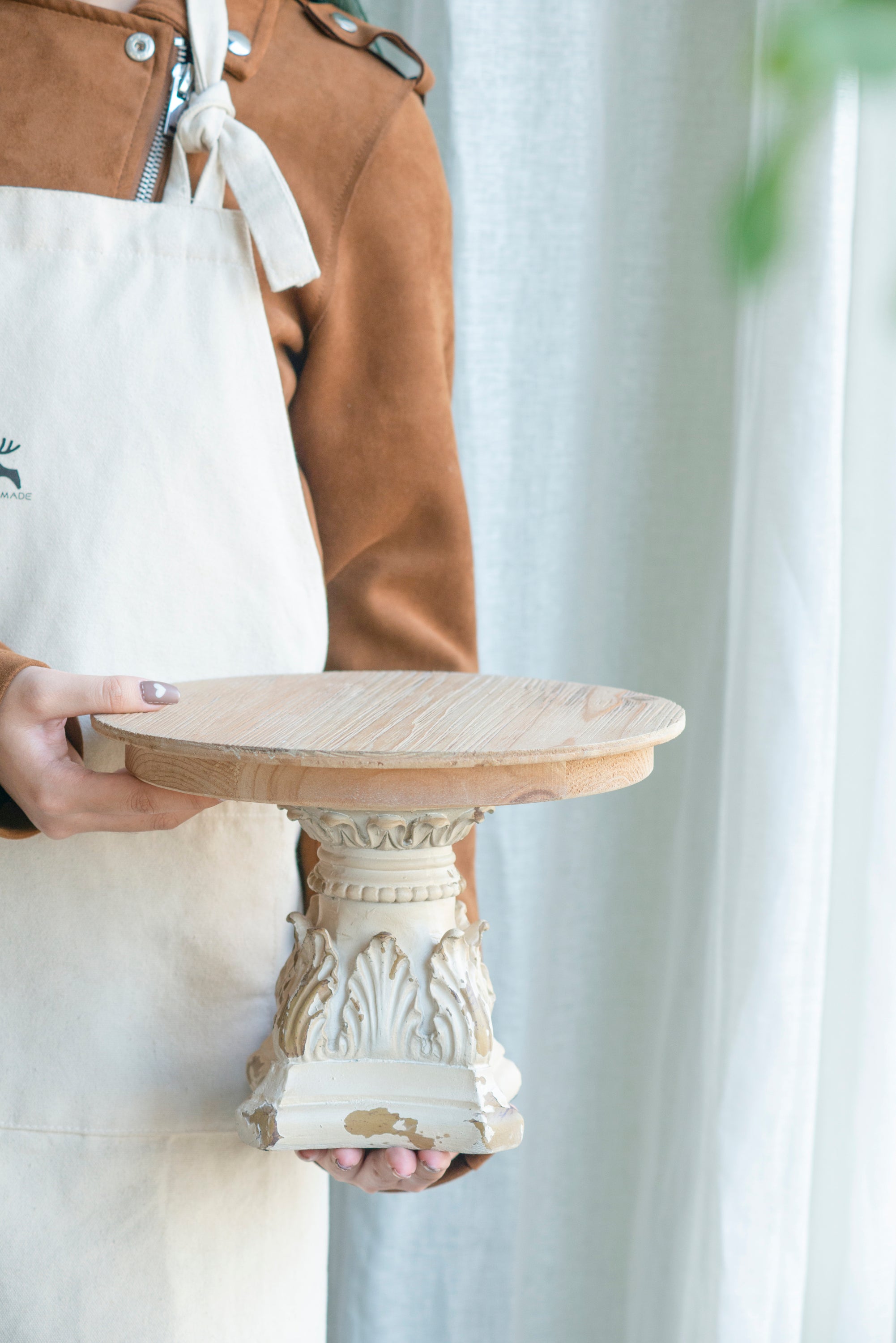 HAOYYE D10.5" x 7.5" Cake Stand, Wood Cake Plate with Magnesium Base Sturdy Space-Saving Heavy Duty Modern Design Adults Dorm Room Easy Assembly Bedroom Furniture