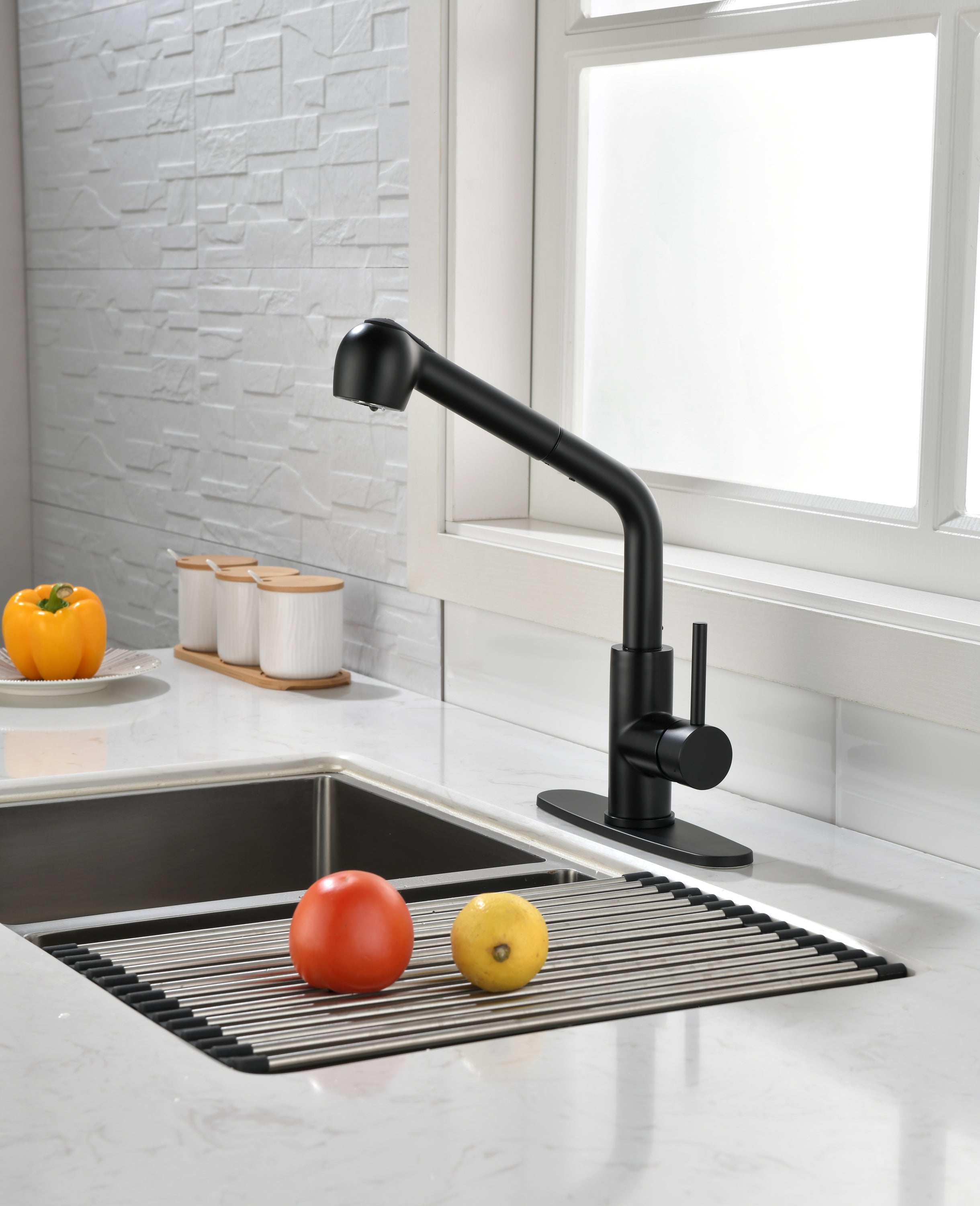 HAOYYE Matte Black Kitchen Faucets with Pull Down Sprayer, Single Handle Kitchen Sink Faucet with Pull Out Sprayer Sturdy Space-Saving Heavy Duty Modern Design Adults Dorm Room Easy Assembly