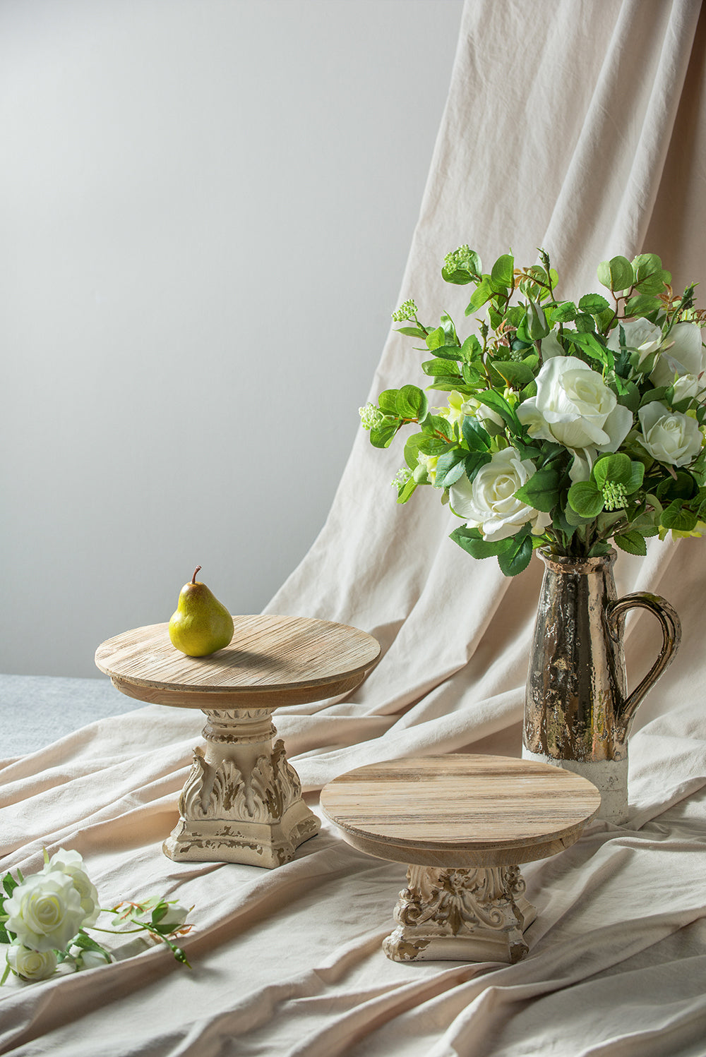 HAOYYE D10.5" x 7.5" Cake Stand, Wood Cake Plate with Magnesium Base Sturdy Space-Saving Heavy Duty Modern Design Adults Dorm Room Easy Assembly Bedroom Furniture