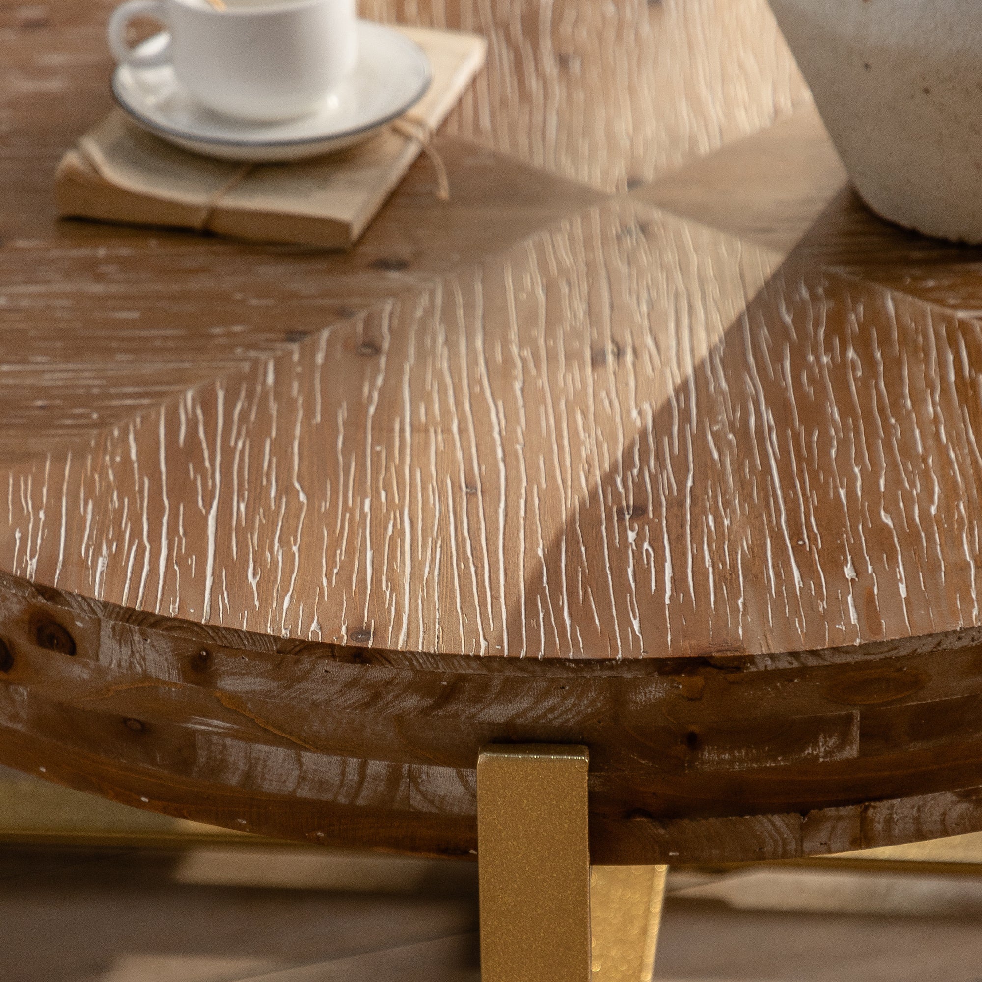 HAOYYE Modern Retro Round Coffee Table with Spliced Fir Wood Top and Gold Cross Legs Base, Sturdy Space-Saving Heavy Duty Design for Adults, Dorm Rooms, and Home Decor, Easy Assembly Entertainment Furniture for Living Rooms, Kitchens, and Offices