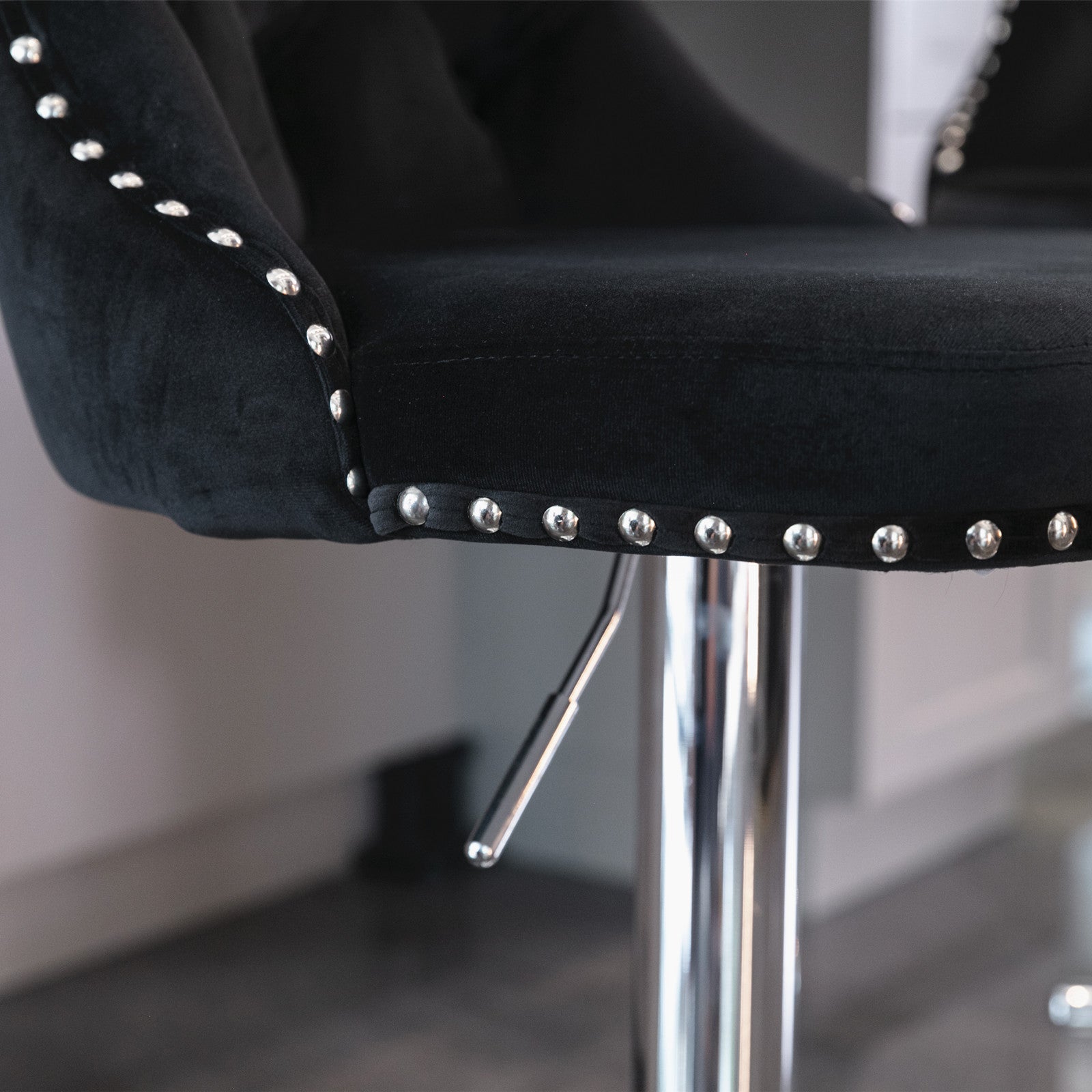 HAOYYE Adjustable Swivel Velvet Barstools with Tufted Backs, Seat Height 25-33 Inches, Chrome Base, Comfortable Upholstered Modern Design for Kitchen Island or Home Pub, Black