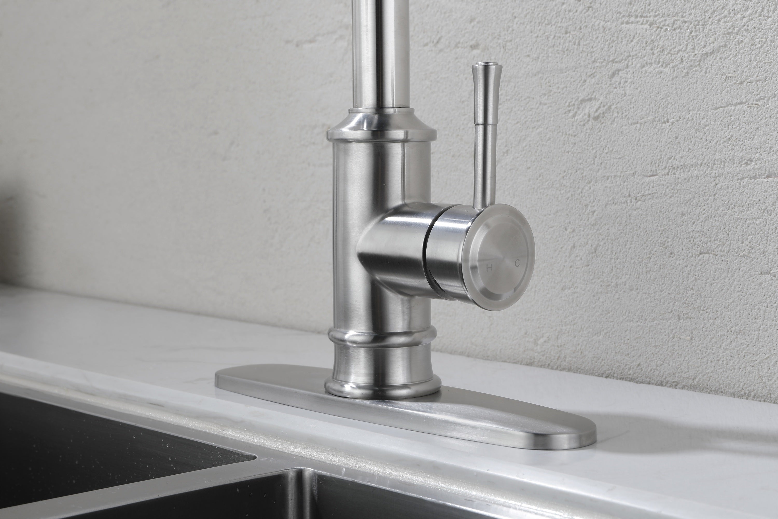 HAOYYE Kitchen Faucet with Pull Out Spraye Sturdy Space-Saving Heavy Duty Modern Design Adults Dorm Room Easy Assembly Bedroom Furniture