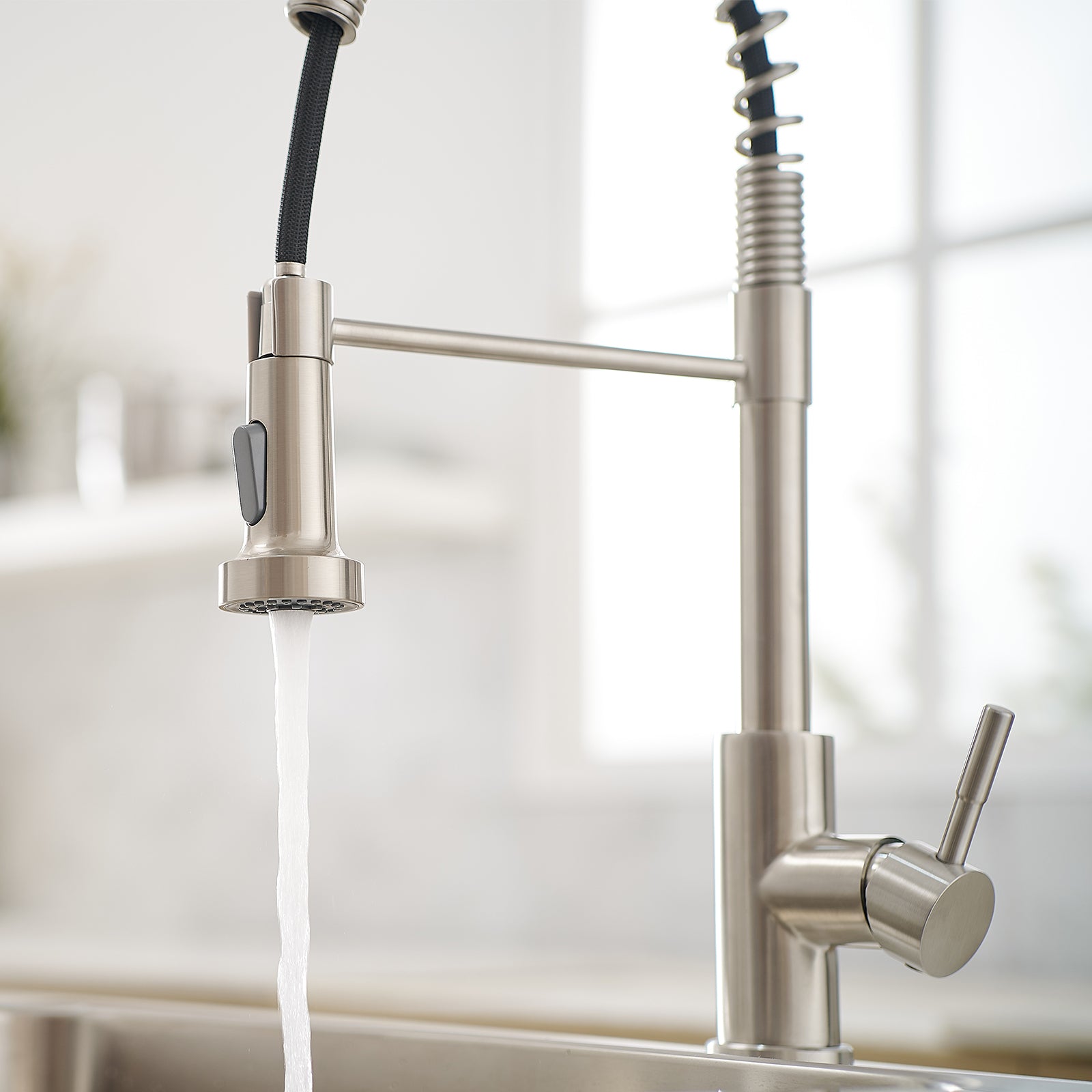 HAOYYE Commercial Brushed Nickel Kitchen Faucet with Pull Out Sprayer, Single Handle Single Lever Kitchen Sink Faucet Sturdy Space-Saving Heavy Duty Modern Design Adults Dorm Room Easy Assembly