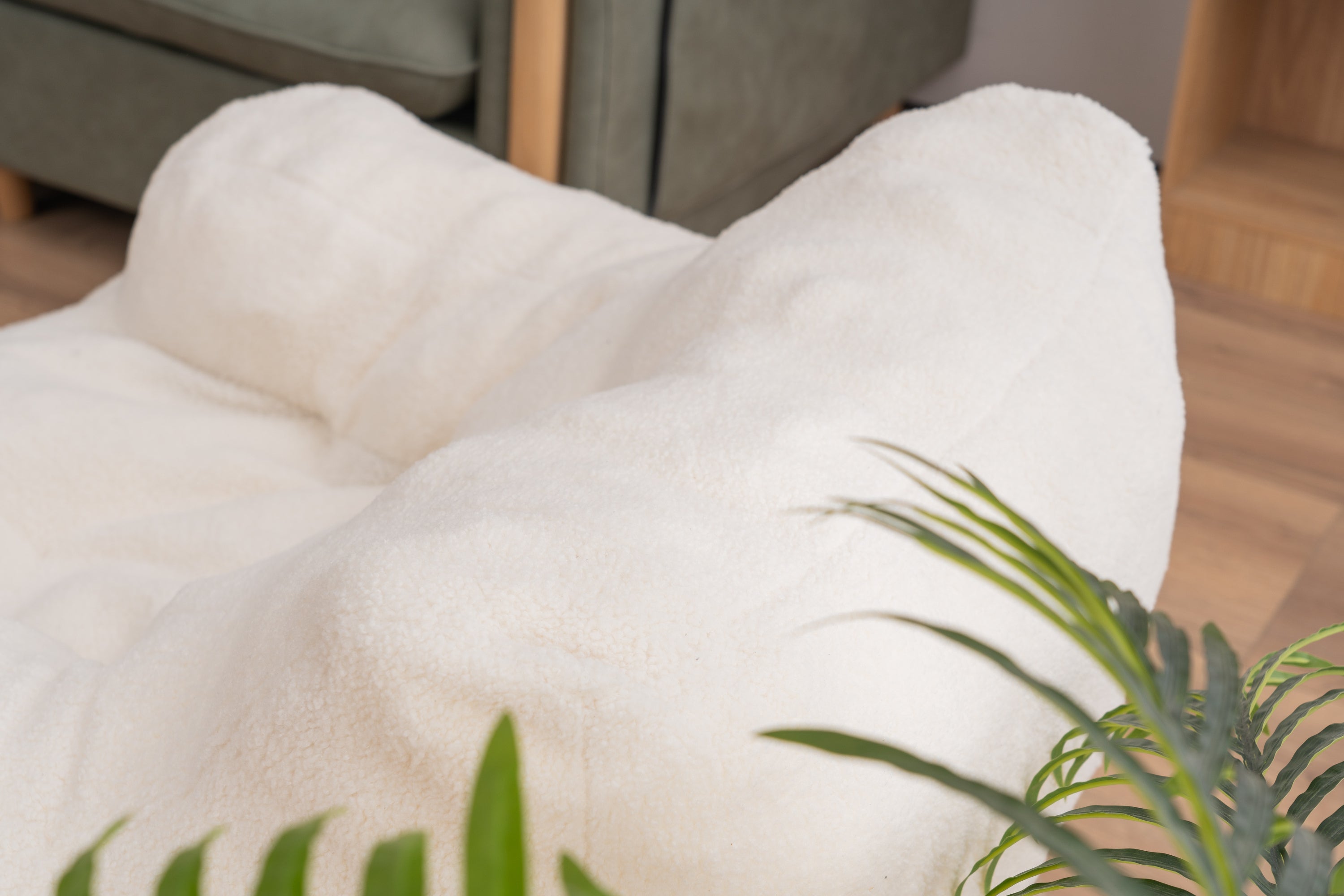 Haoyye Ivory Teddy Fabric Bean Bag Chair, Soft Tufted Foam Lounge Chair with Ergonomic Backrest, No Assembly Needed, Modern Floor Seating for Living Room, Bedroom or Lounge Area, Stylish Space-Saving Comfortable Accent Furniture