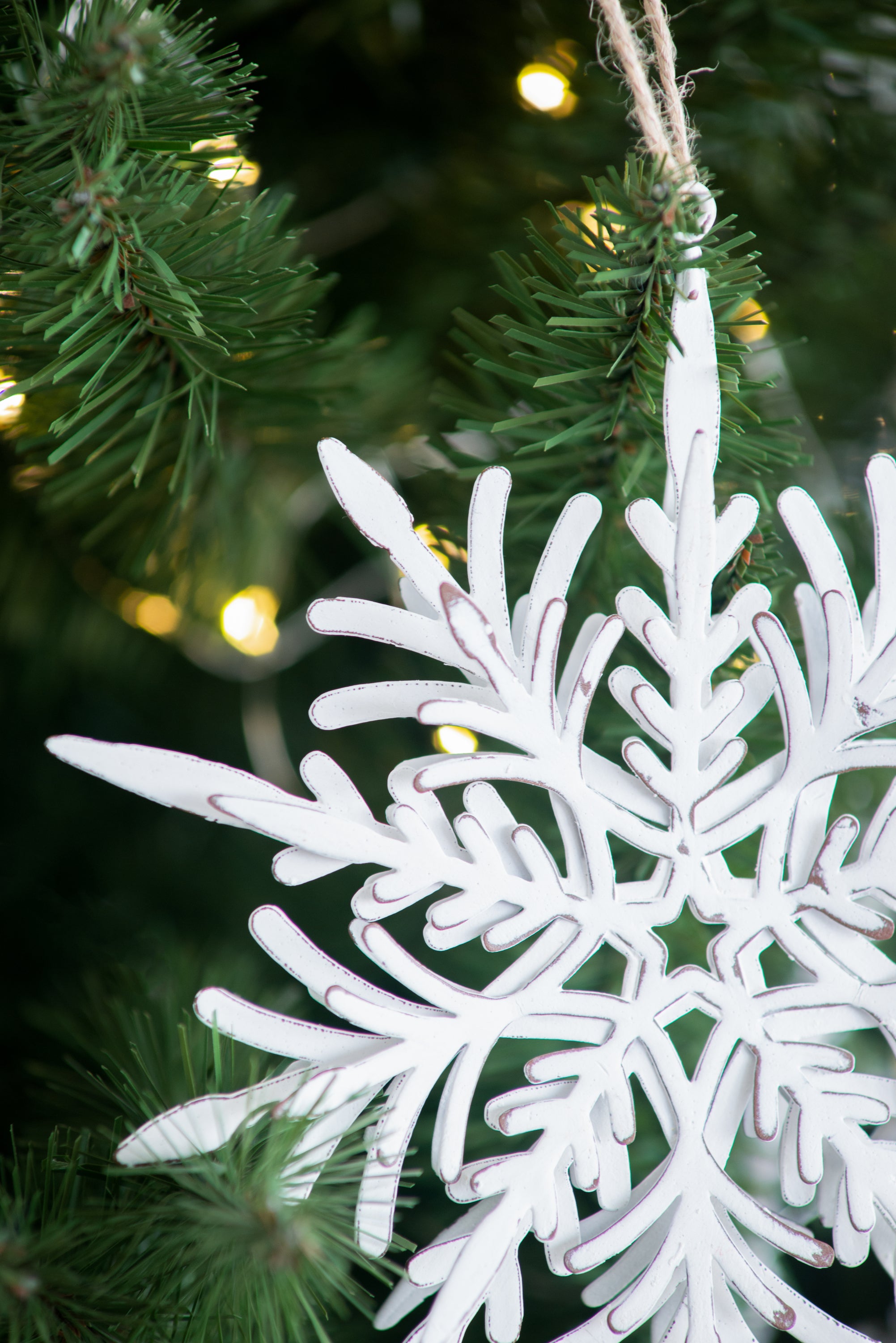 HAOYYE Set of 6 Iron Snowflake Hanger, Decorative Hanging Ball Christmas Tree Ornaments for Holiday Party Decorations Sturdy Space-Saving Heavy Duty Modern Design Adults Dorm Room Easy Assembly