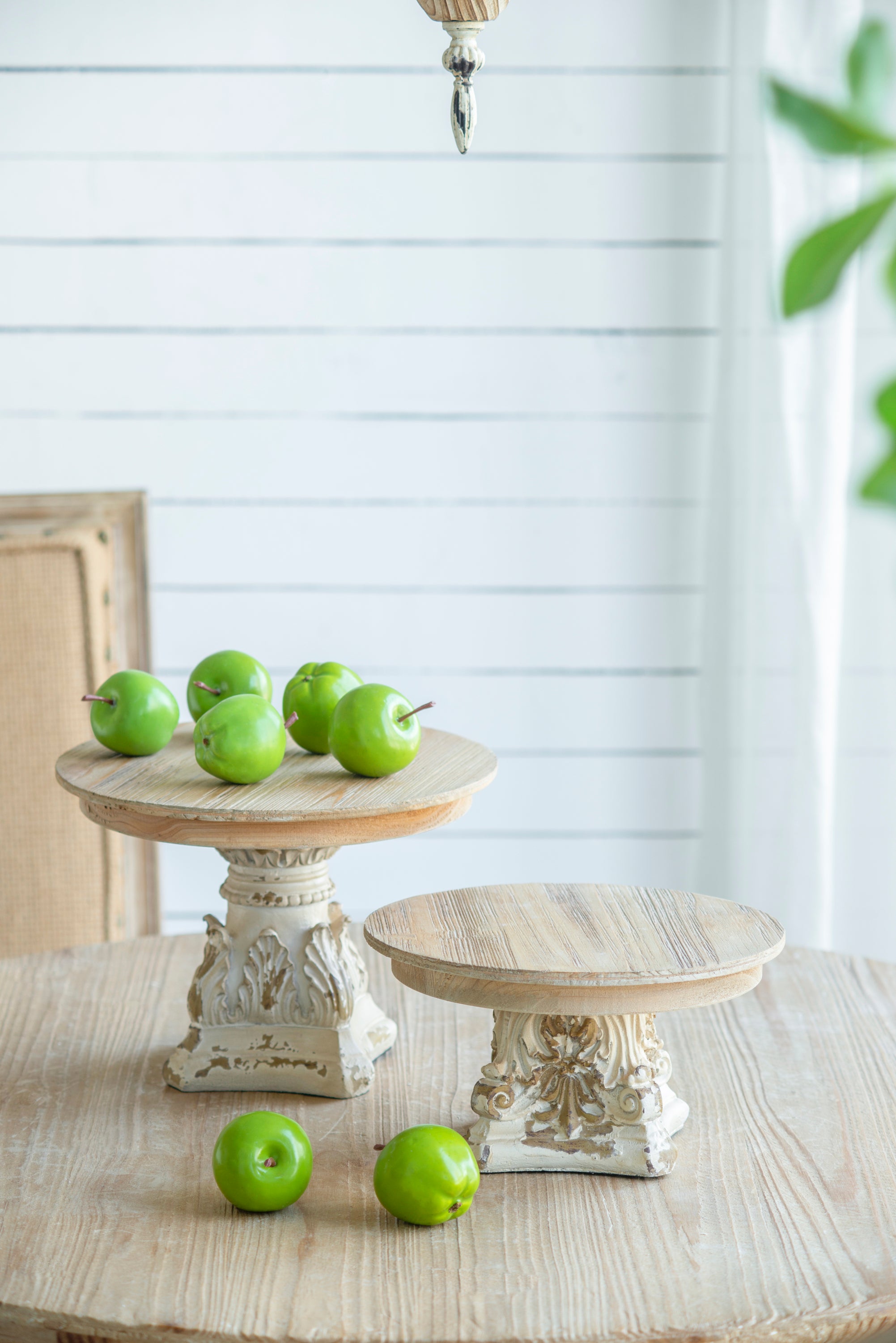 HAOYYE D10.5" x 7.5" Cake Stand, Wood Cake Plate with Magnesium Base Sturdy Space-Saving Heavy Duty Modern Design Adults Dorm Room Easy Assembly Bedroom Furniture