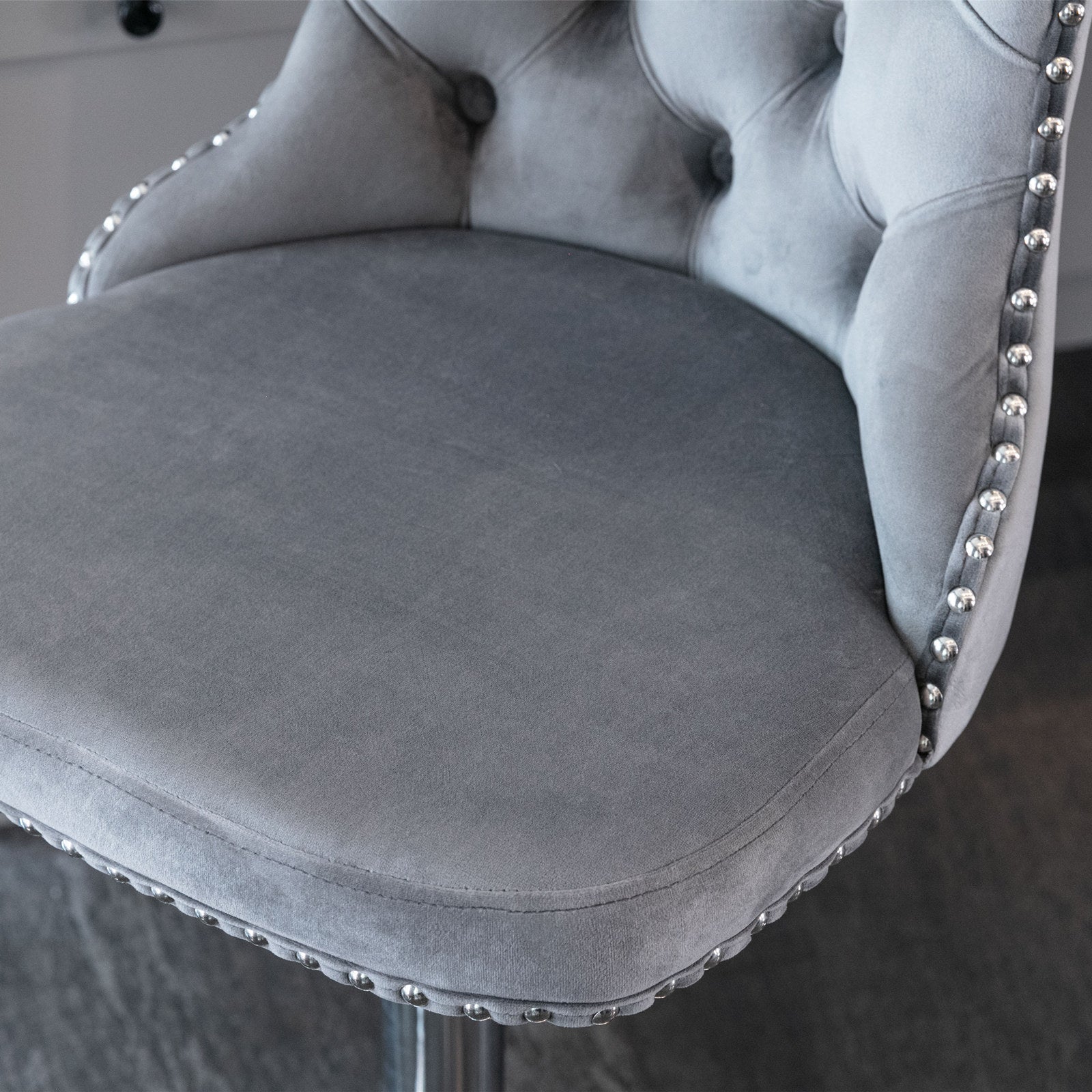 HAOYYE Adjustable Velvet Bar Stools with Tufted Backs, Swivel Seat Height Ranging from 25 to 33 Inches, Modern Upholstered Design with Chrome Base, Comfortable and Stylish Barstools for Kitchen Island or Home Pub
