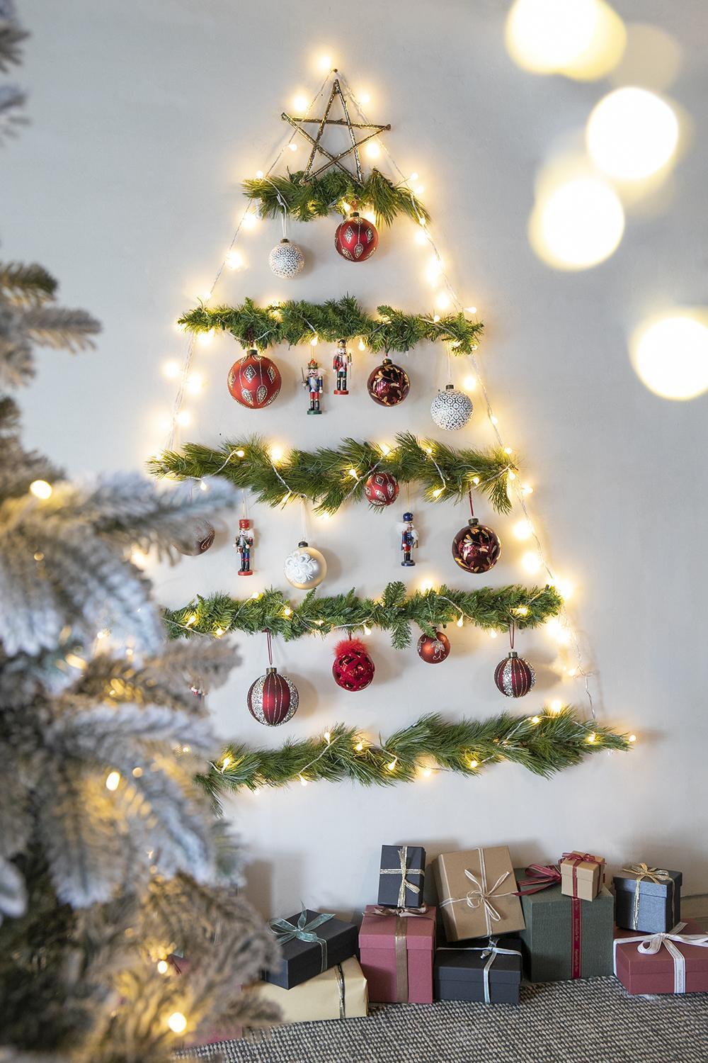HAOYYE D3.9" Christmas Ball Ornaments, Glass Decorative Hanging Ball Christmas Tree Ornaments for Holiday Party Decorations, Set of 6 Sturdy Space-Saving Heavy Duty Modern Design Adults Dorm Room