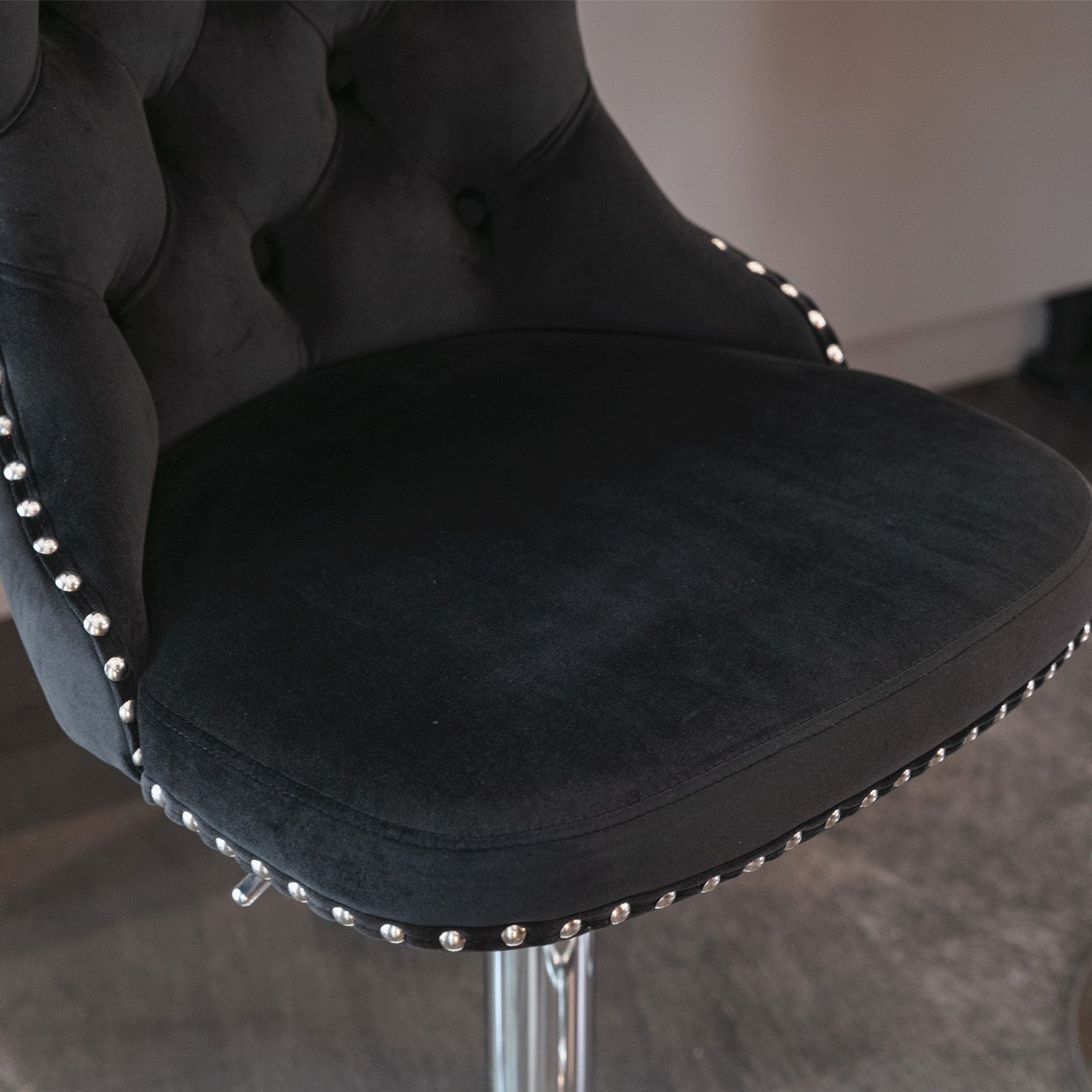 HAOYYE Adjustable Swivel Velvet Barstools with Tufted Backs, Seat Height 25-33 Inches, Chrome Base, Comfortable Upholstered Modern Design for Kitchen Island or Home Pub, Black