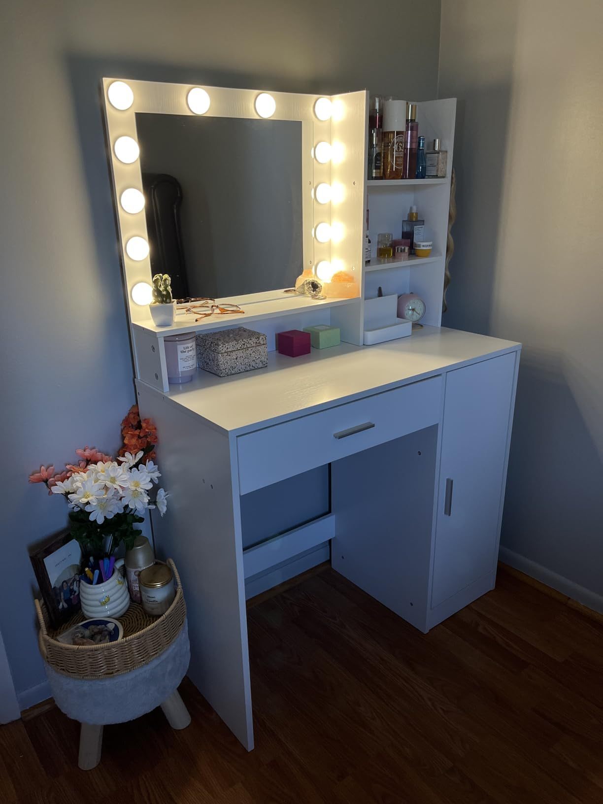 HAOYYE Vanity Desk with Mirror and Light, Three-Level Storage Dresser, Large Drawer, Adjustable Brightness with Three Lighting Modes, White, Sturdy Space-Saving Design, Heavy Duty Construction, Modern and Stylish Home Furniture