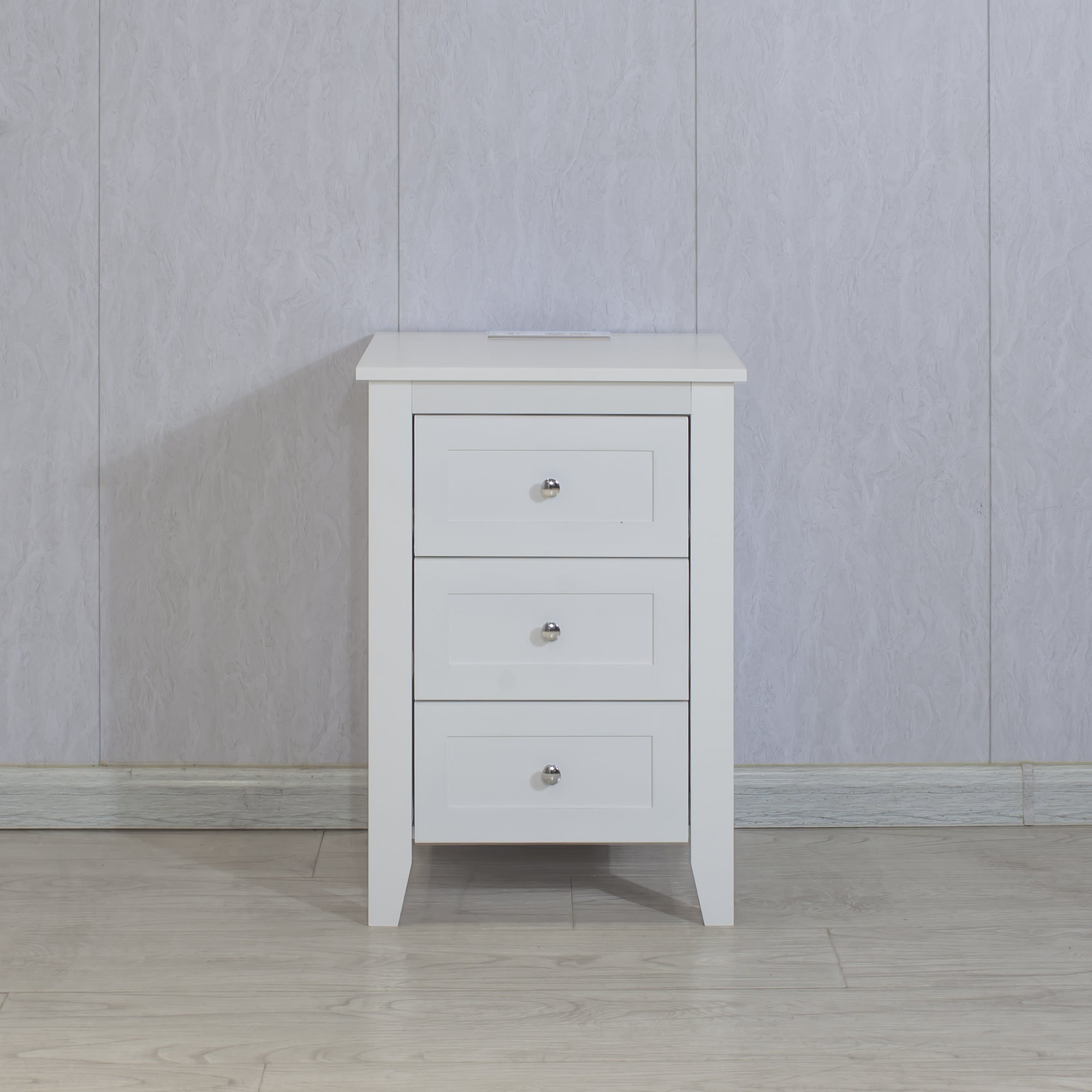 HAOYYE White Nightstand with 3 Drawers, USB Ports & Power Outlets, Wooden Bedside Table/End Table, Modern Design for Bedrooms, Sturdy Space-Saving Heavy Duty Construction, Ideal for Adults