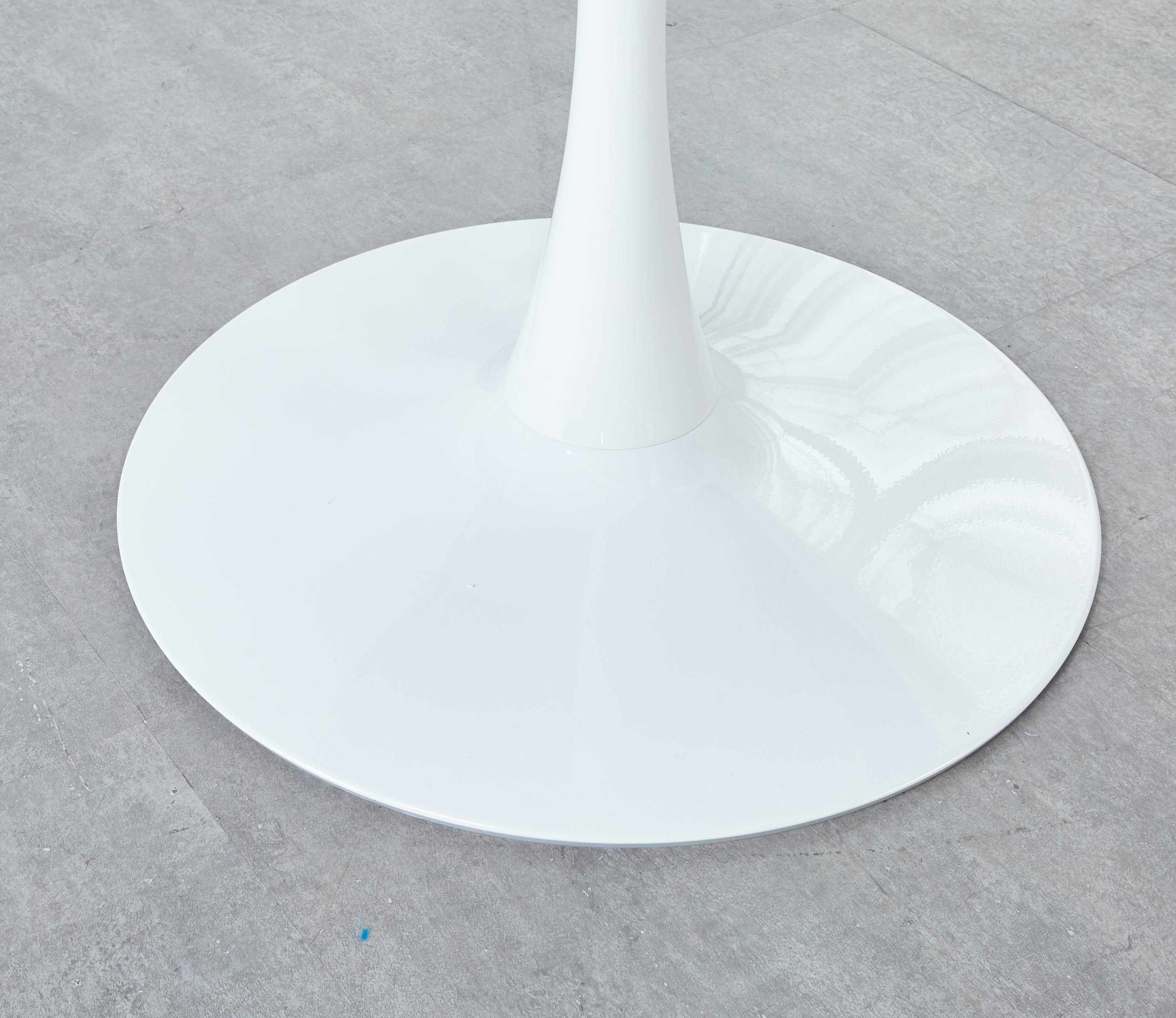 HAOYYE 31.5"White Tulip Table Mid-century Dining Table for 2-4 people With Round Mdf Table Top, Pedestal Dining Table, End Table Leisure Coffee Table Sturdy Space-Saving Heavy Duty Modern Design Durable