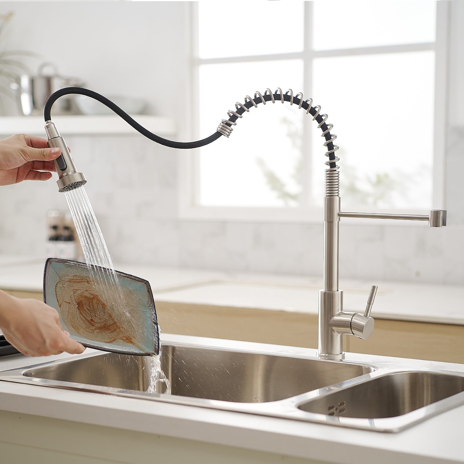 HAOYYE Commercial Brushed Nickel Kitchen Faucet with Pull Out Sprayer, Single Handle Single Lever Kitchen Sink Faucet Sturdy Space-Saving Heavy Duty Modern Design Adults Dorm Room Easy Assembly